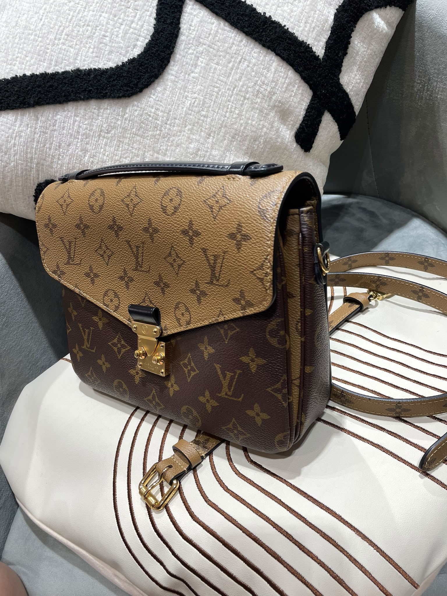 LV Metis Monogram 100%Authentic, 99%New ✅Dust bag ✅Box