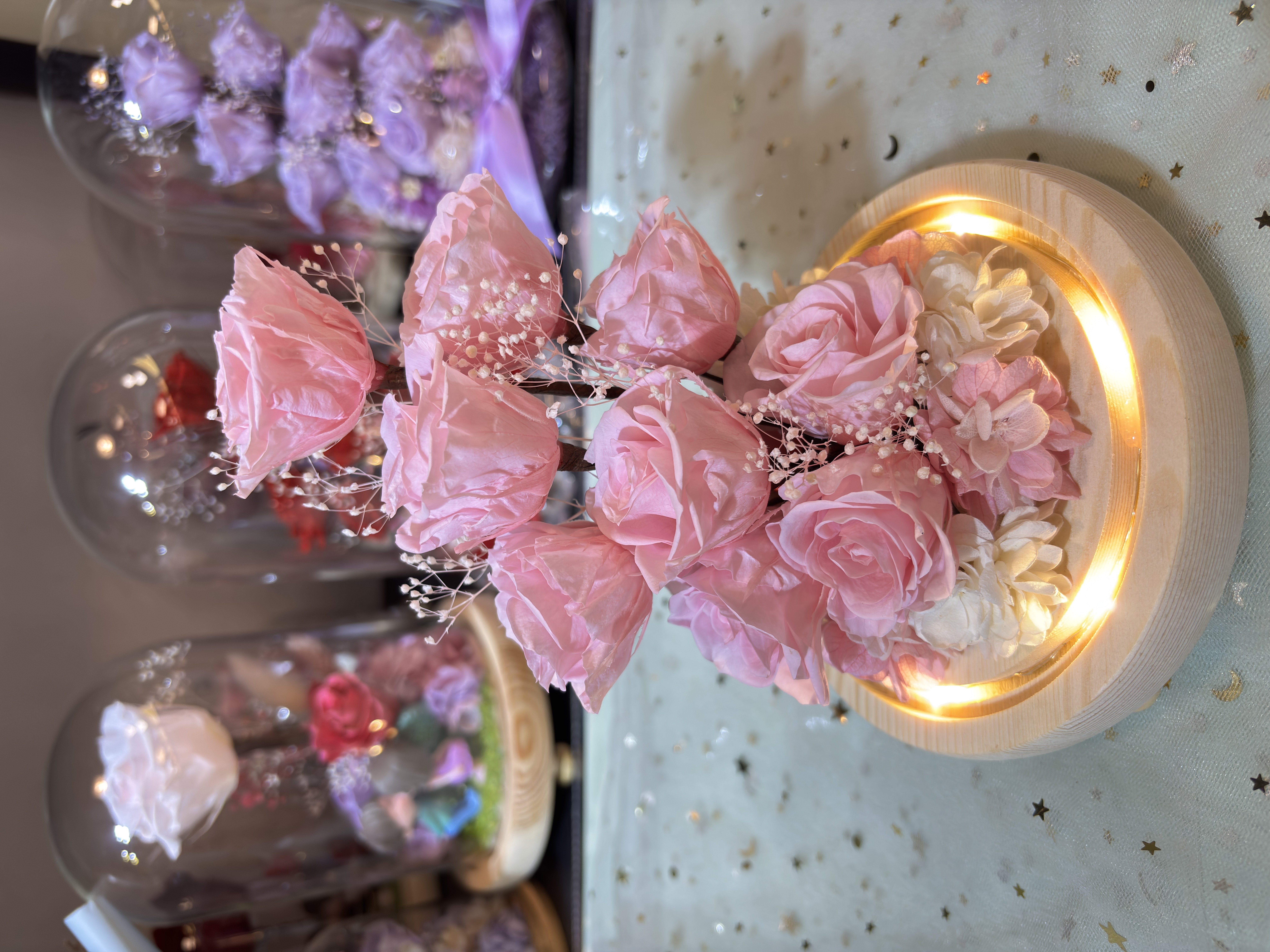 永生花九朵粉紅（有燈，底坐直徑14cm; 總高21cm）