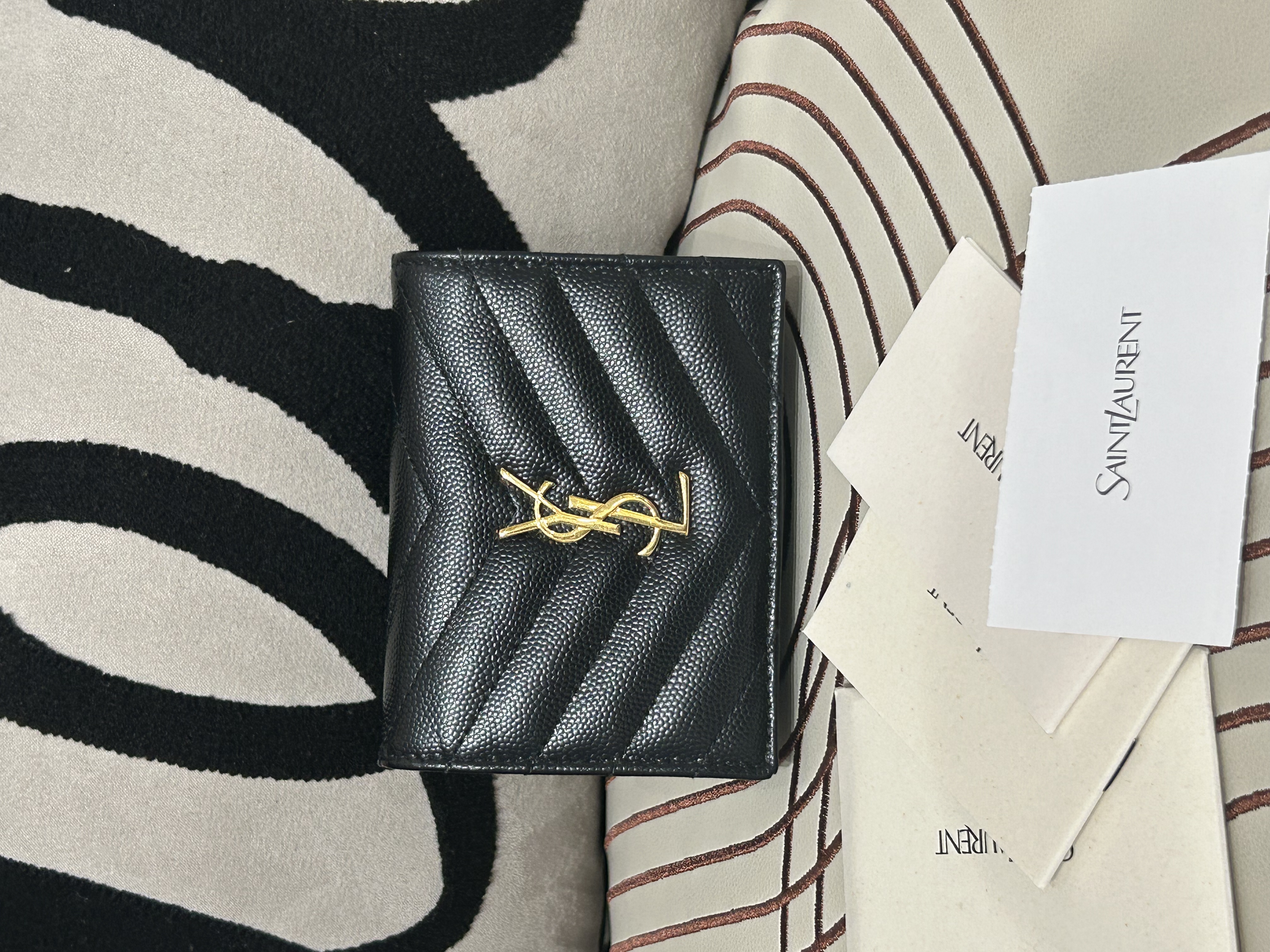 YSL wallet 黑色粒面牛皮金扣銀包100%Authentic, 98%new ✅Tap booklet ✅Dust bag
