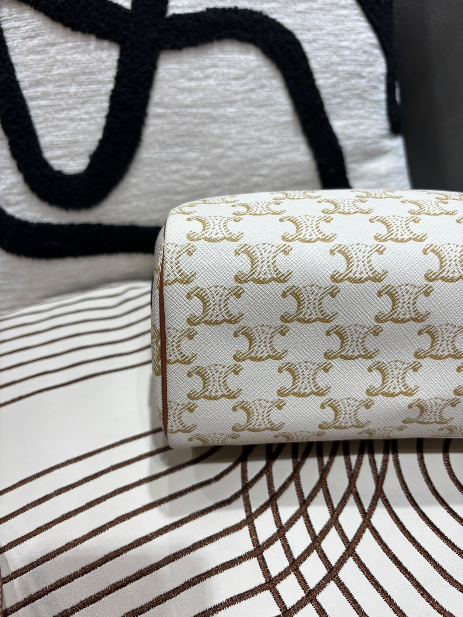 CELINE Triomphe Small Boston 2way bag 100%authentic, 95%New ✅Dust bag