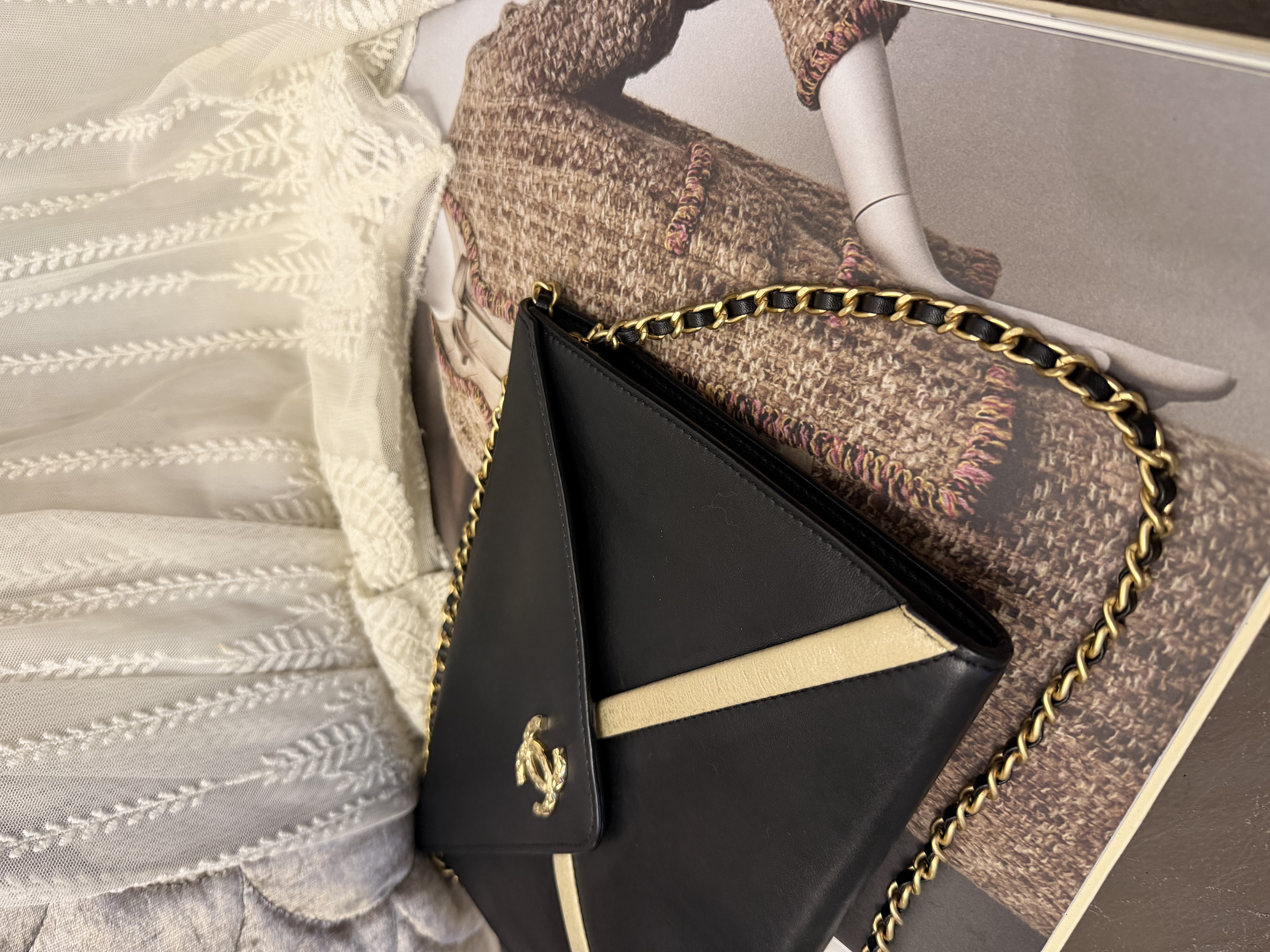 chanel cc black ENVELOPE flap clutch black lamb GHW