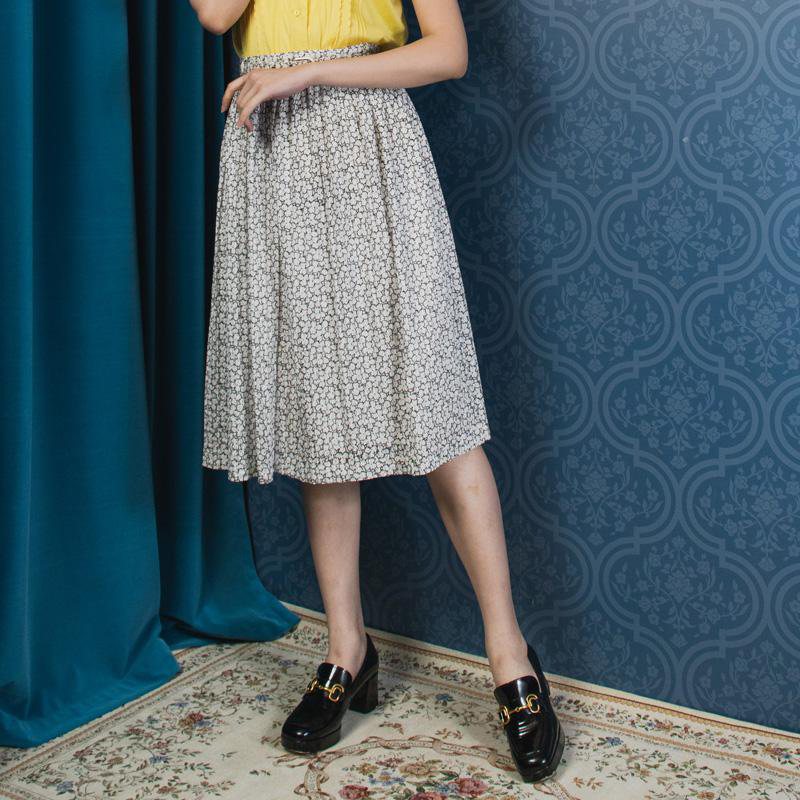Vintage Japanese Blank and White Floral Lace Skirt with Original Belt (NA0723)