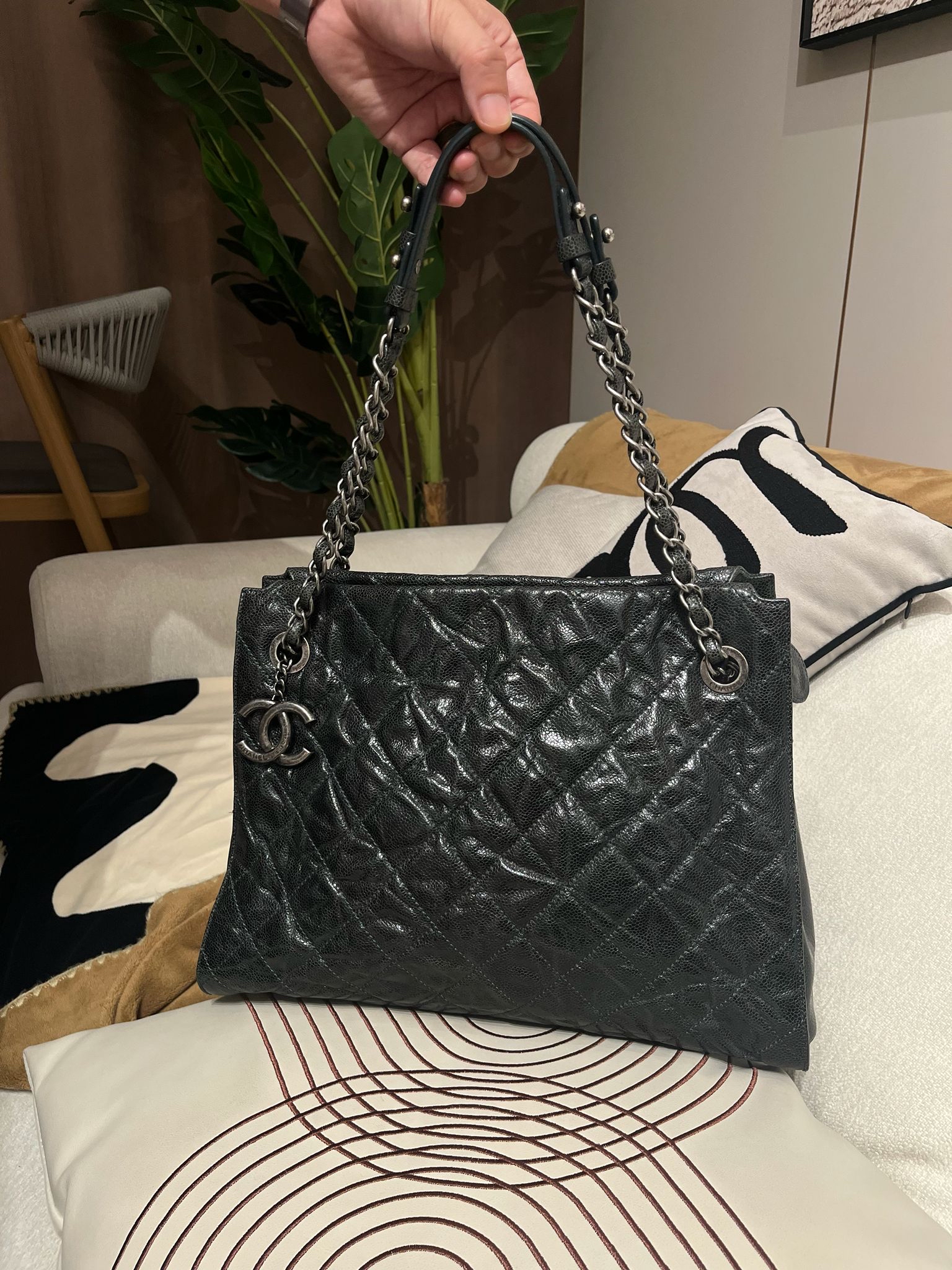 Chanel shoulder bag 牛皮復古銀扣 100%Authentic,95%new ✅貼✅dust bag
