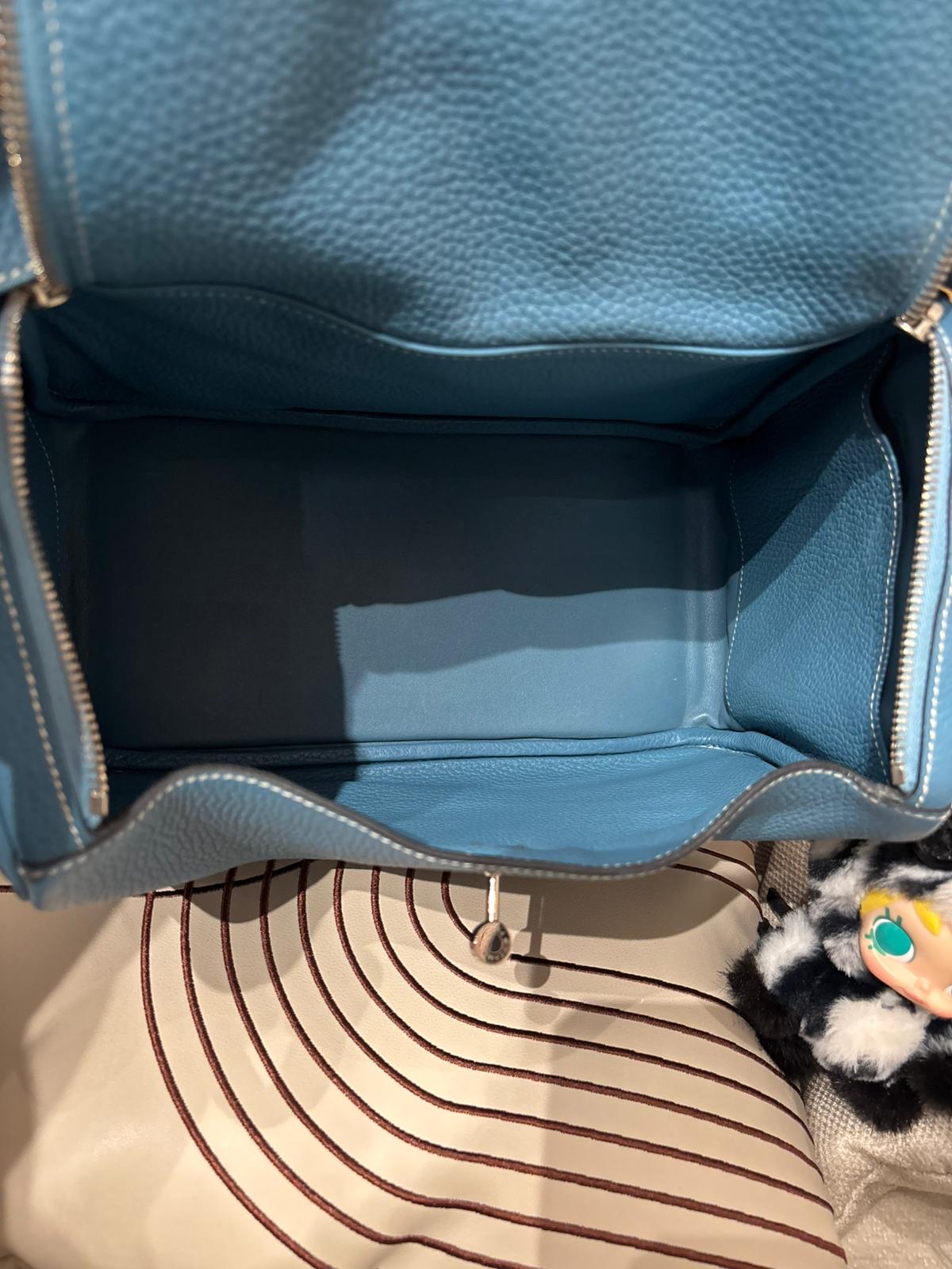 Hermes Lindy 30,BLUE JEAN 牛仔藍 Stamp T 100%Authentic ,98%new  ✅dust bag✅rain coat✅box 