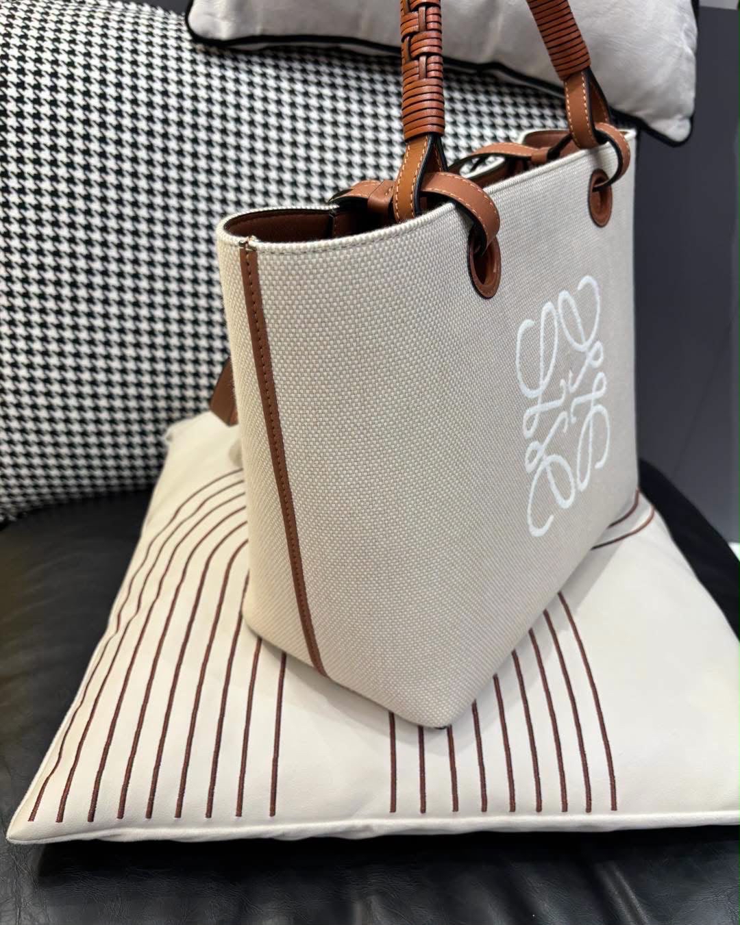Loewe tote 