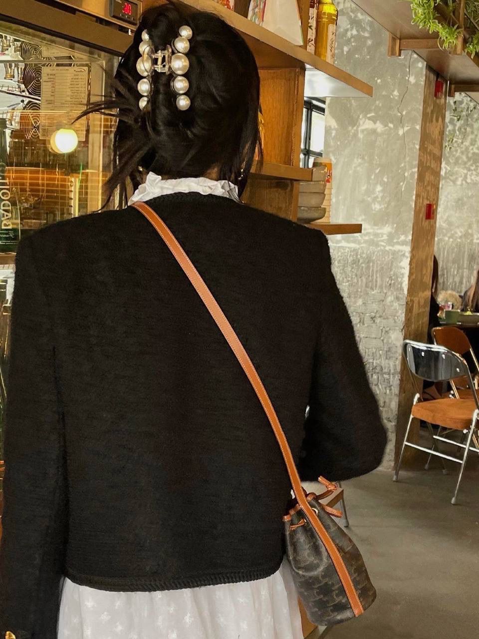 𝐂𝐄𝐋𝐈𝐍𝐄 ♥ 𝐓𝐑𝐈𝐎𝐌𝐏𝐇𝐄 𝐂𝐀𝐍𝐕𝐀𝐒 𝐌𝐈𝐂𝐑𝐎 𝑪𝒆𝒍𝒊𝒏𝒆新推出的超𝒎𝒊𝒏𝒊抽绳水桶包，怎么可以这么可爱啊啊啊❗️真的又Q又萌可爱到爆炸‼️背上身可太洋气了🥳各种凹造型 时髦精上线～ 型号：10H492 尺寸：9*17*9cm