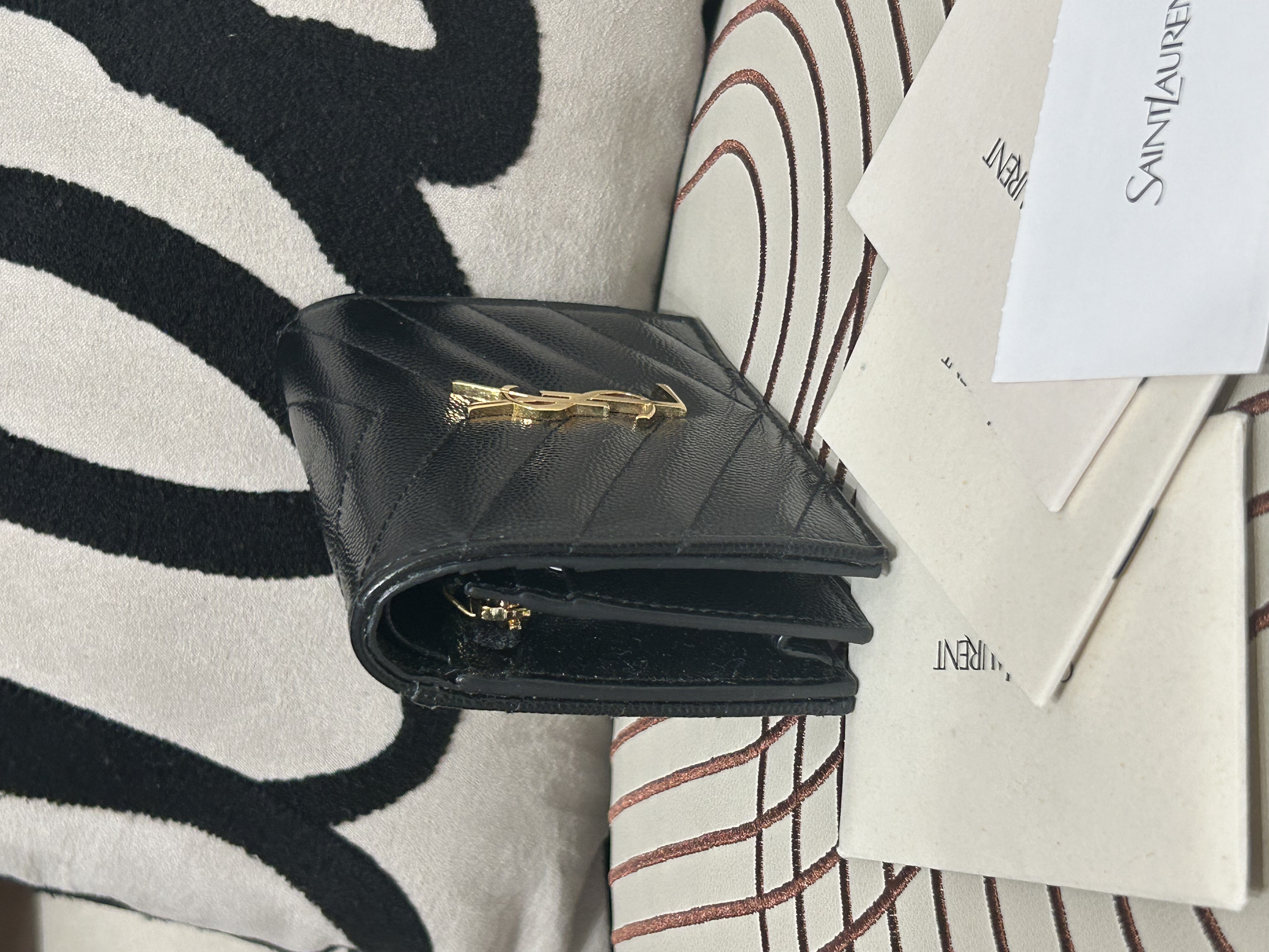 YSL wallet 黑色粒面牛皮金扣銀包100%Authentic, 98%new ✅Tap booklet ✅Dust bag
