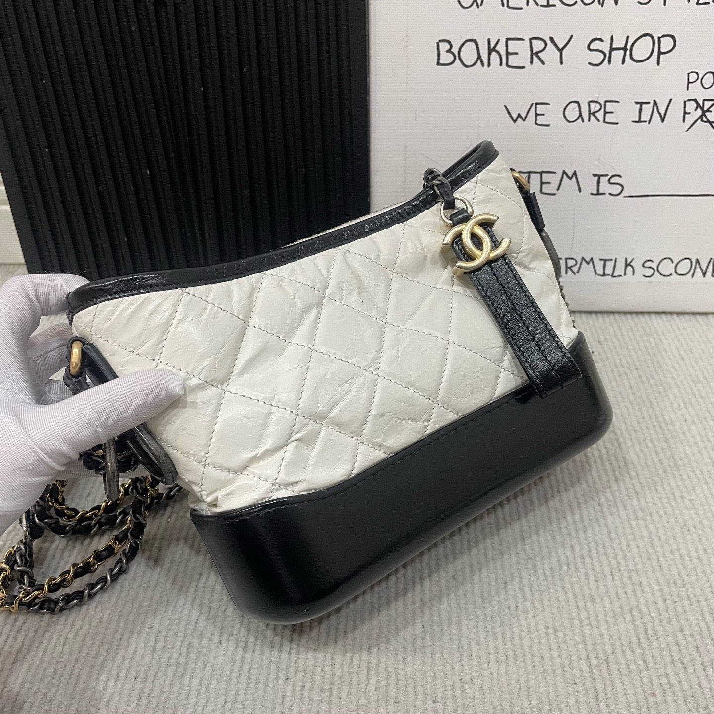 【預訂貨品】Chanel Gabrielle米色拼黑流浪包👜24開