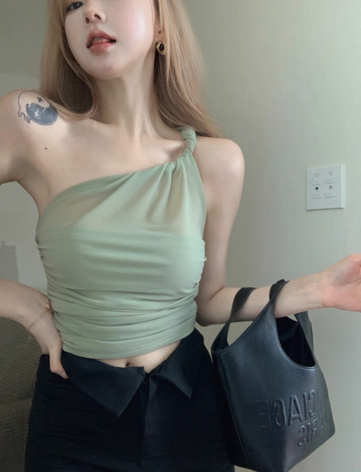 TP258网纱斜领上衣