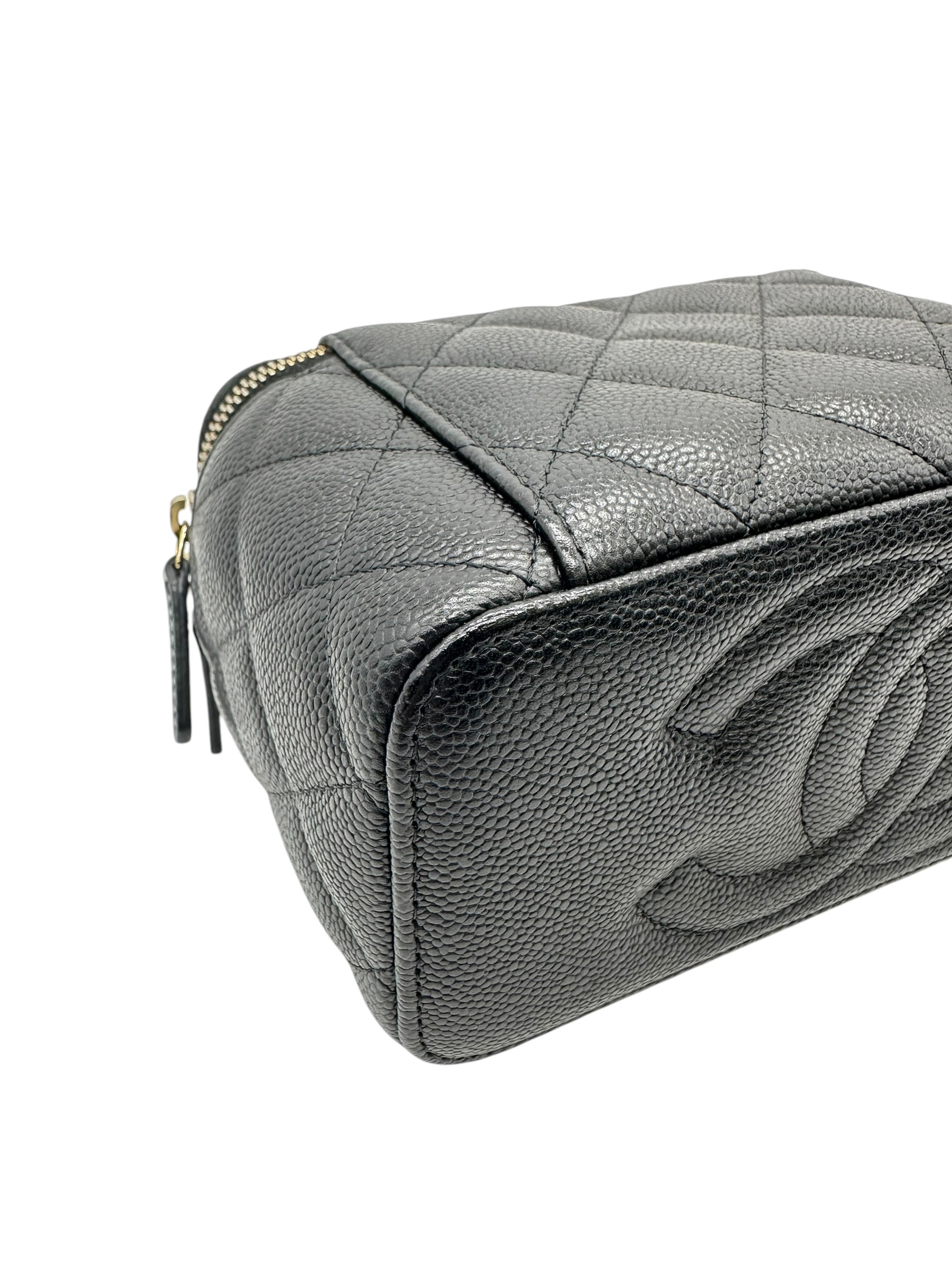 Pre-Owned CHANEL Vanity Case with Chain / Product Code: 080204