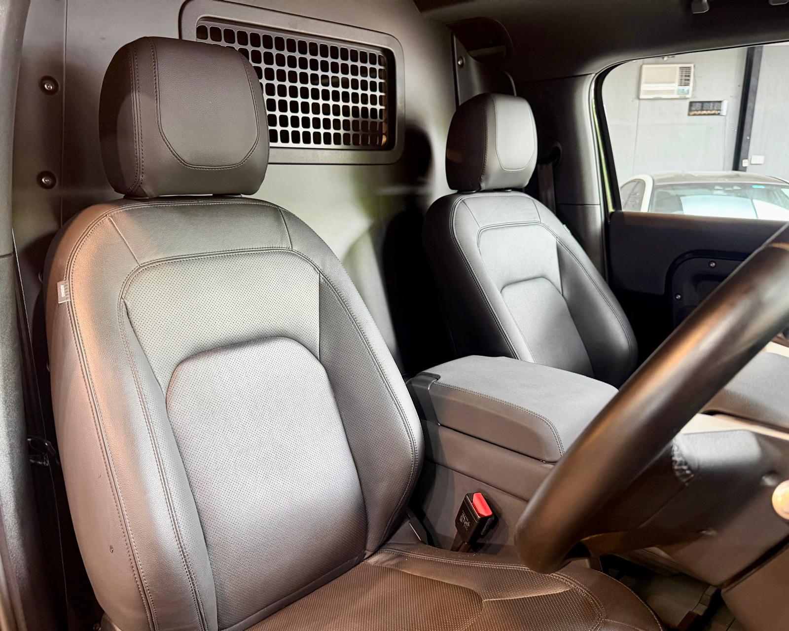 Land Rover Defender 90 D250 2023