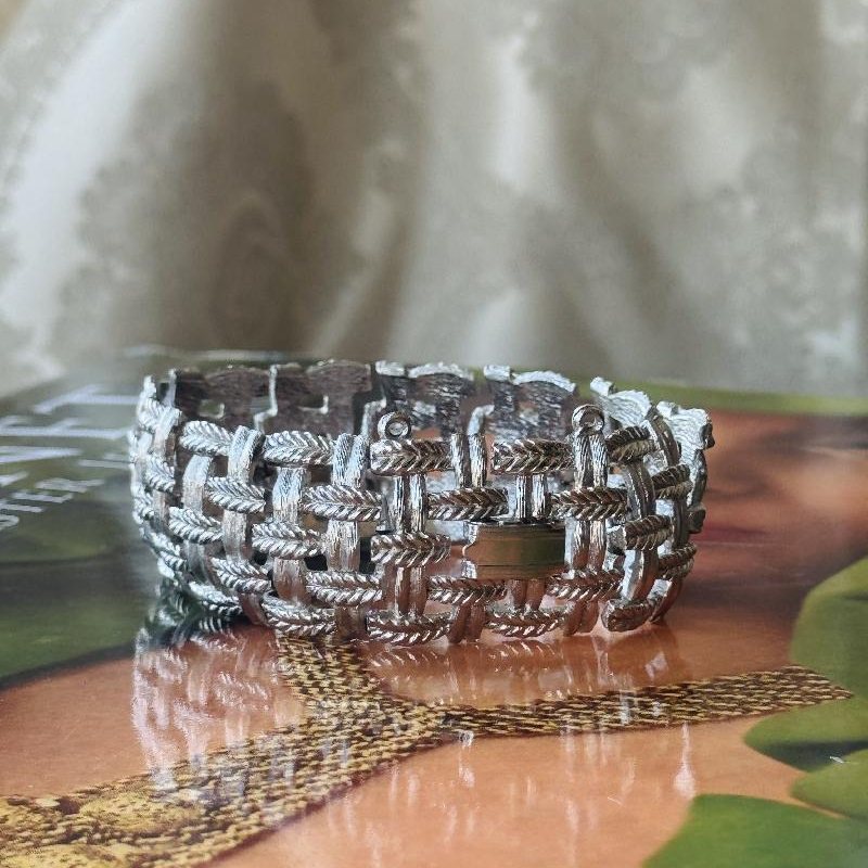 Vintage C.a. 1950-60s Unmarked Designer Piece Basket Weave Silver Tone Bracelet (MT2451)