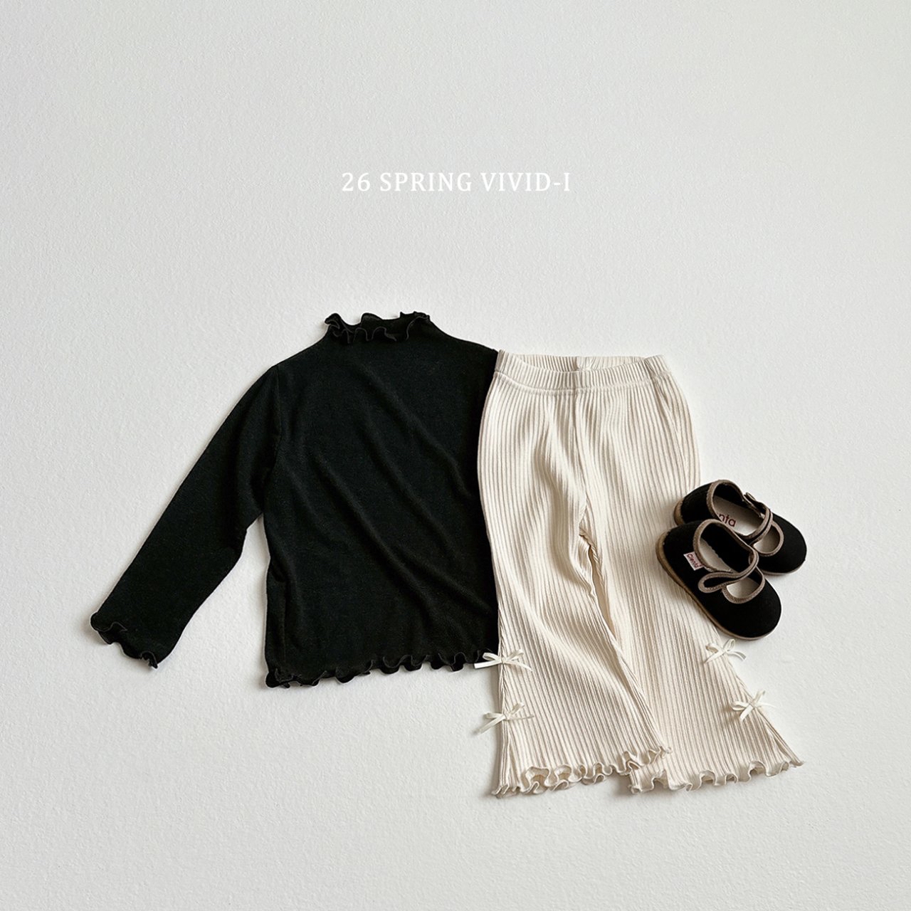 🌸預訂 韓國直送🌸🇰🇷VIVIDI三色輕薄花邊打底長袖上衣