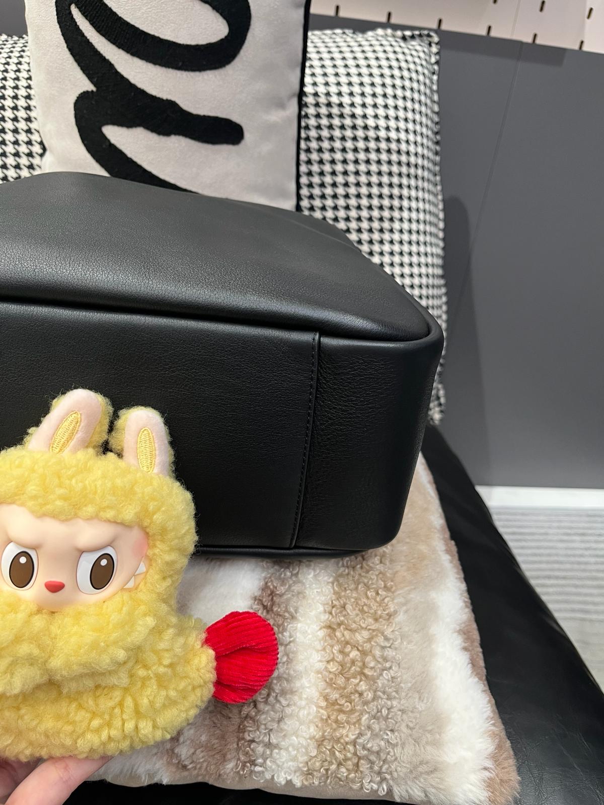 YSL Le 5 à 7 Supple Large Hobo Saint Laurent Shoulder Bag 100%Authentic,95%new ✅收據✅防塵袋