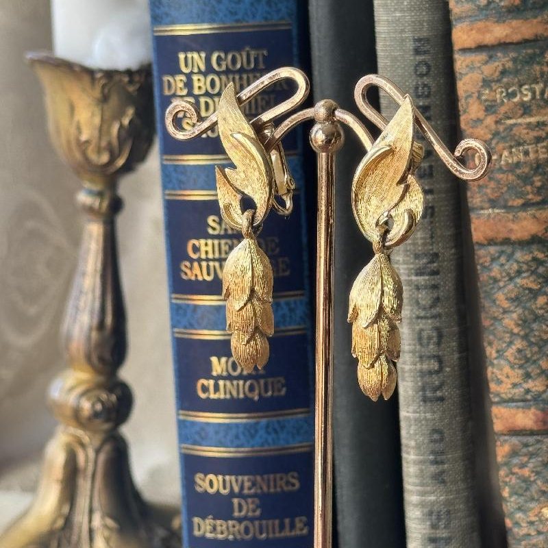 Vintage 1950s Designer Stamped "8900F" Dangling Floral Golden Clip Earrings(MT2547)