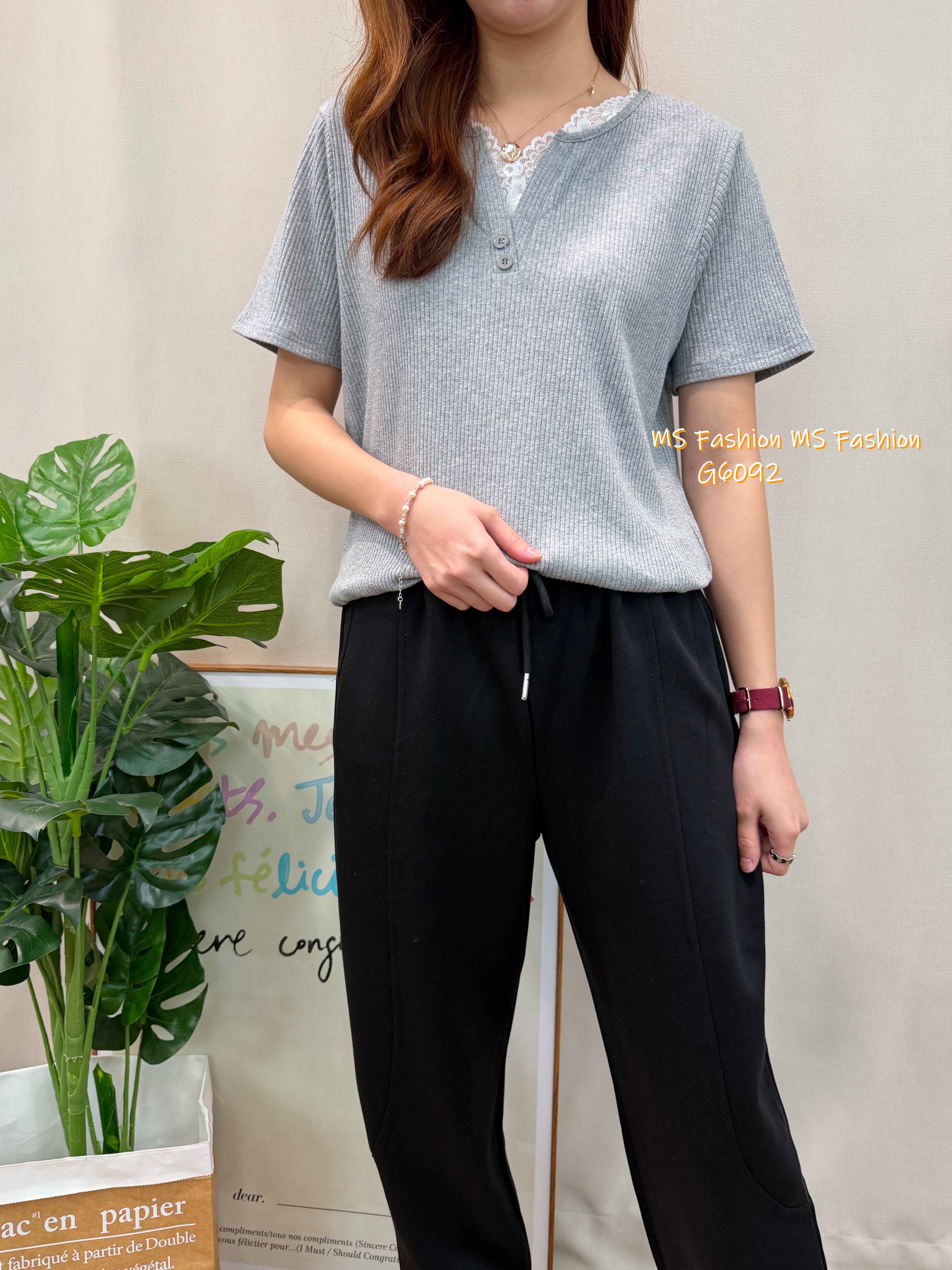 G6092 韓國🇰🇷直紋V領拼lace top