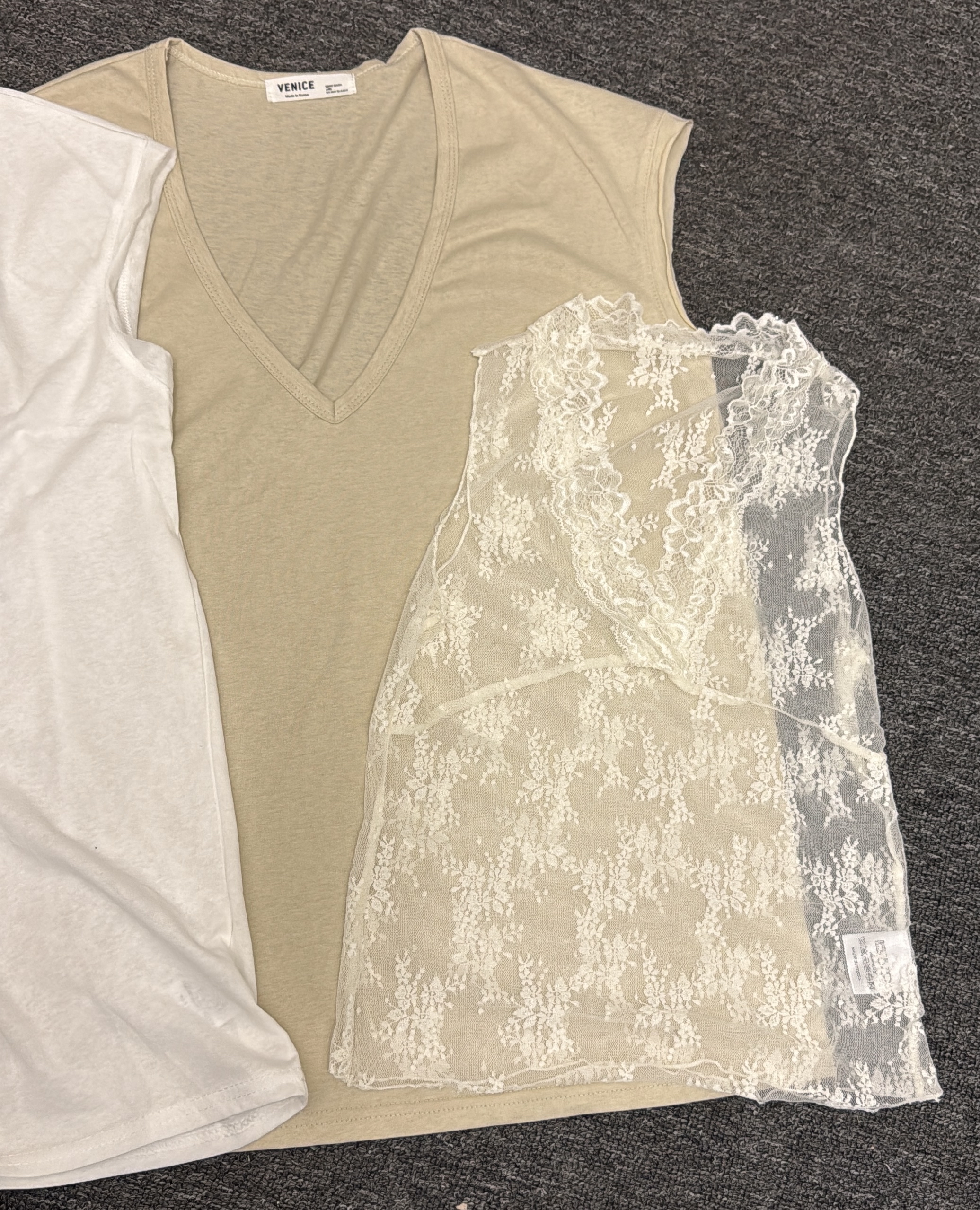 V Top + lace 打底背心Set