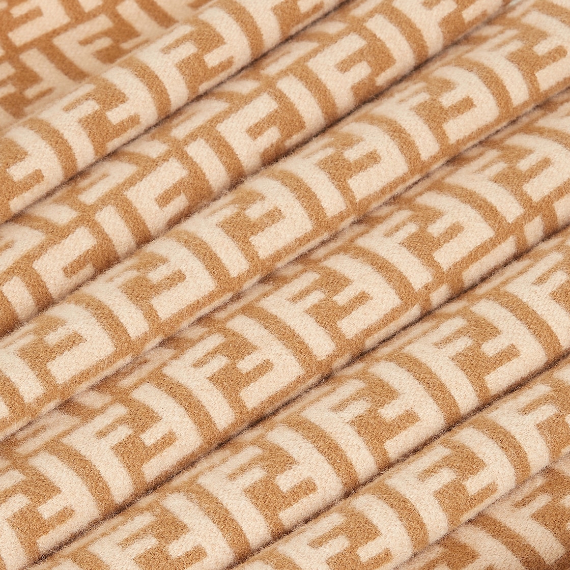 限時優惠✨訂貨📮Fendi scarf  • 80%wool / 20%cashmere Size 190x30cm