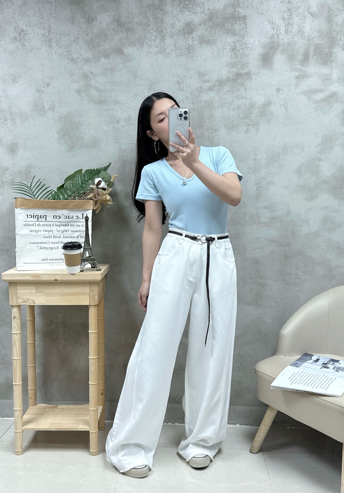 C13 V領暗紋骨感Tee