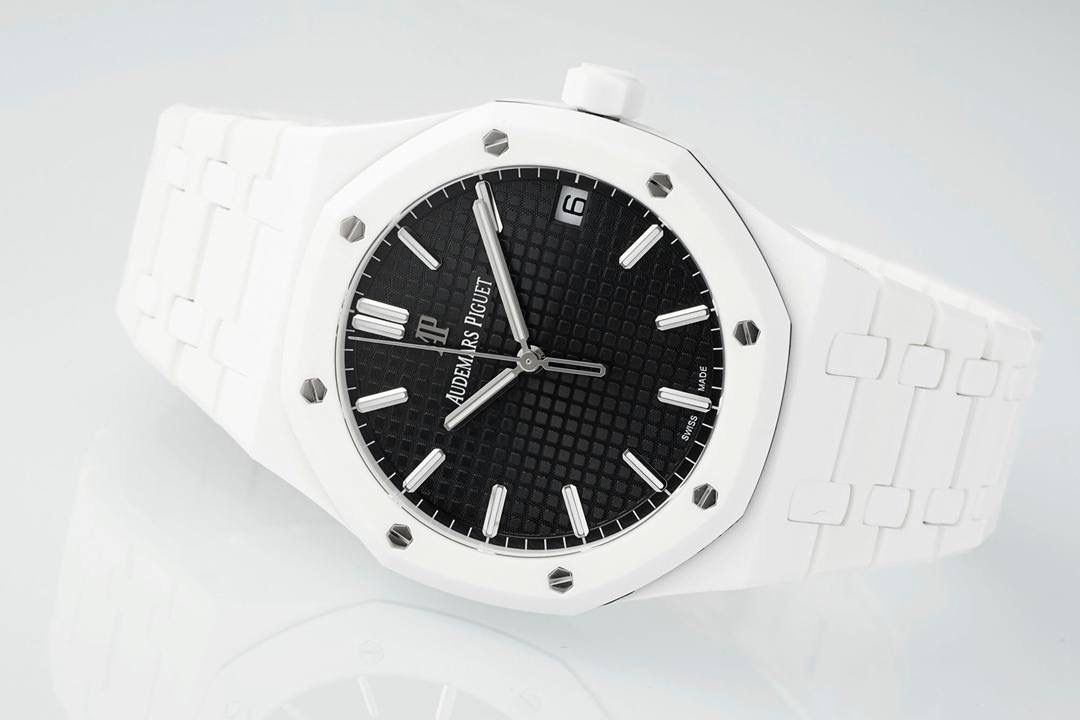 🚀新品爱彼15500全陶瓷款式全新到货，凭借陶瓷材质与cal.4302一体机复杂功能的结合，成为工艺与创新的典范，既延续了皇家橡树的经典美学，又突破传统材质限制，堪称现代高级制表的标杆之作💯