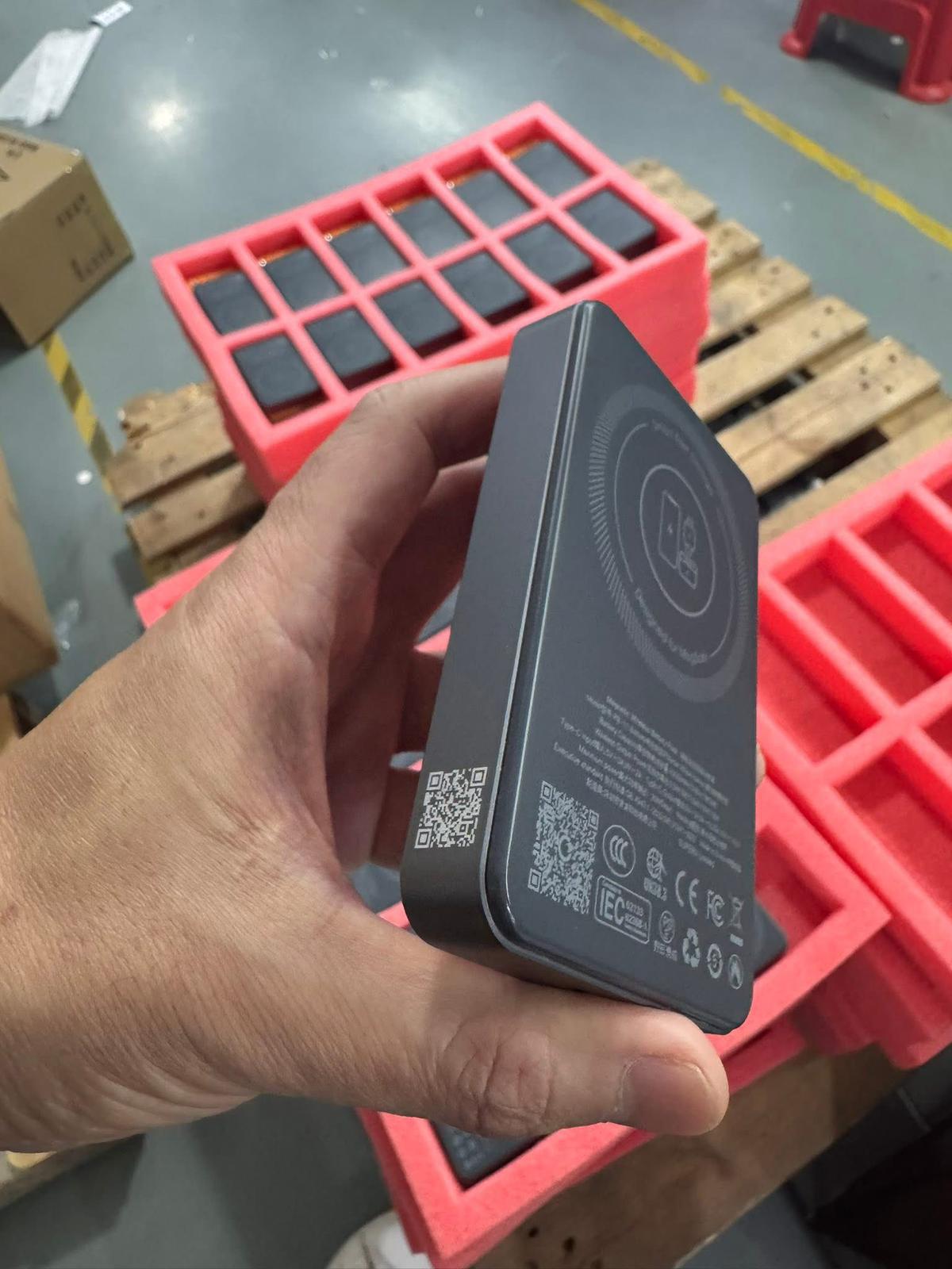 $ 210件。2件起$199件。SUPERV🇭🇰PB-11 10000mAh 磁吸帶屏行動電源 (Qr code CCC認證版)