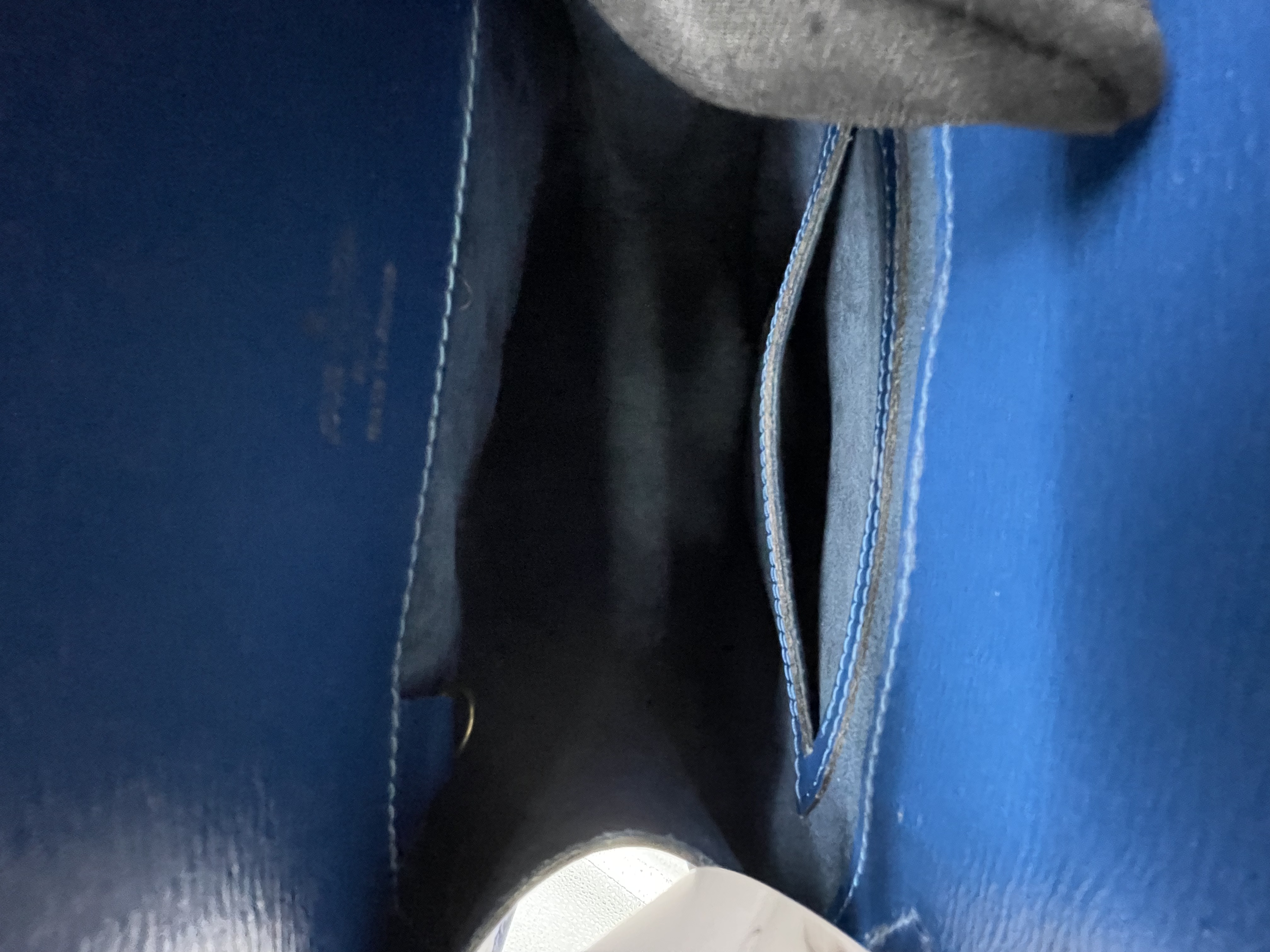 Pre-Owned LV Bucket Navy / Product Code: 26042603