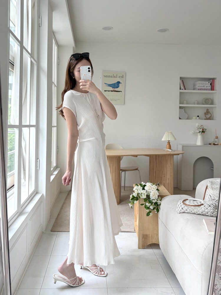 Elea Ribbed Flowy Dress (Ivory)