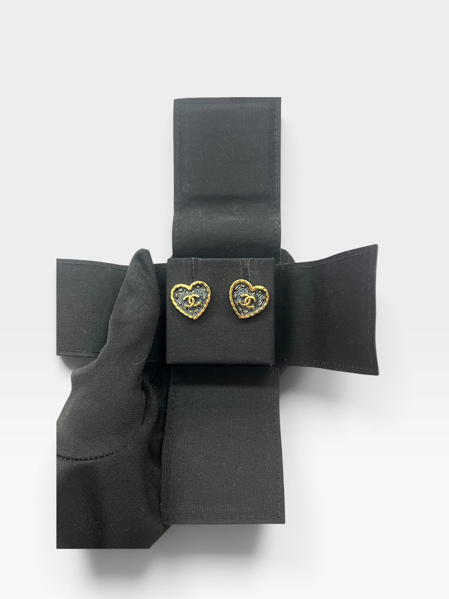Pre-Owned Chanel Metal Enamel CC Denim Heart Earrings /Product Code: 102705