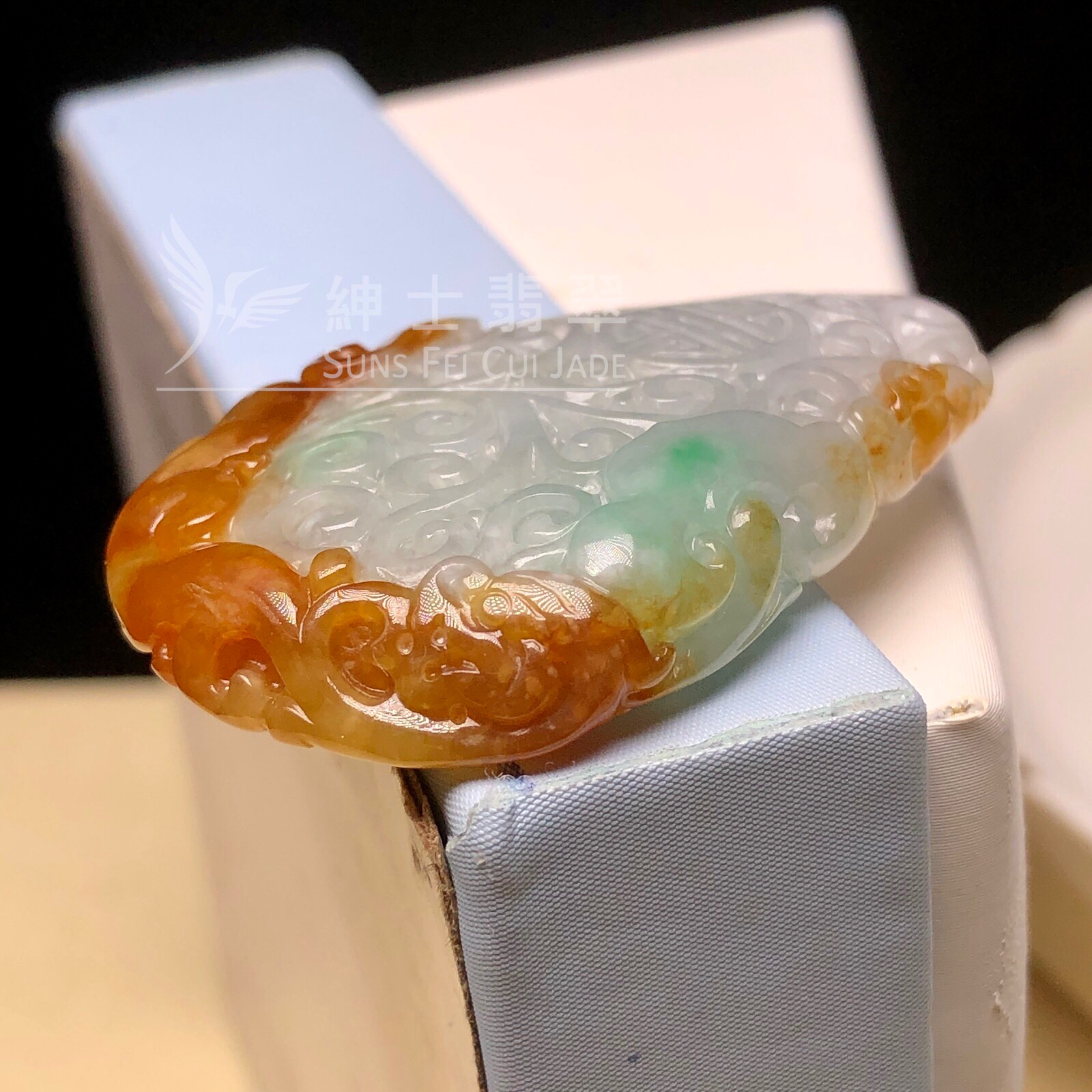 YK01139 翡飄翠復古雕花牌