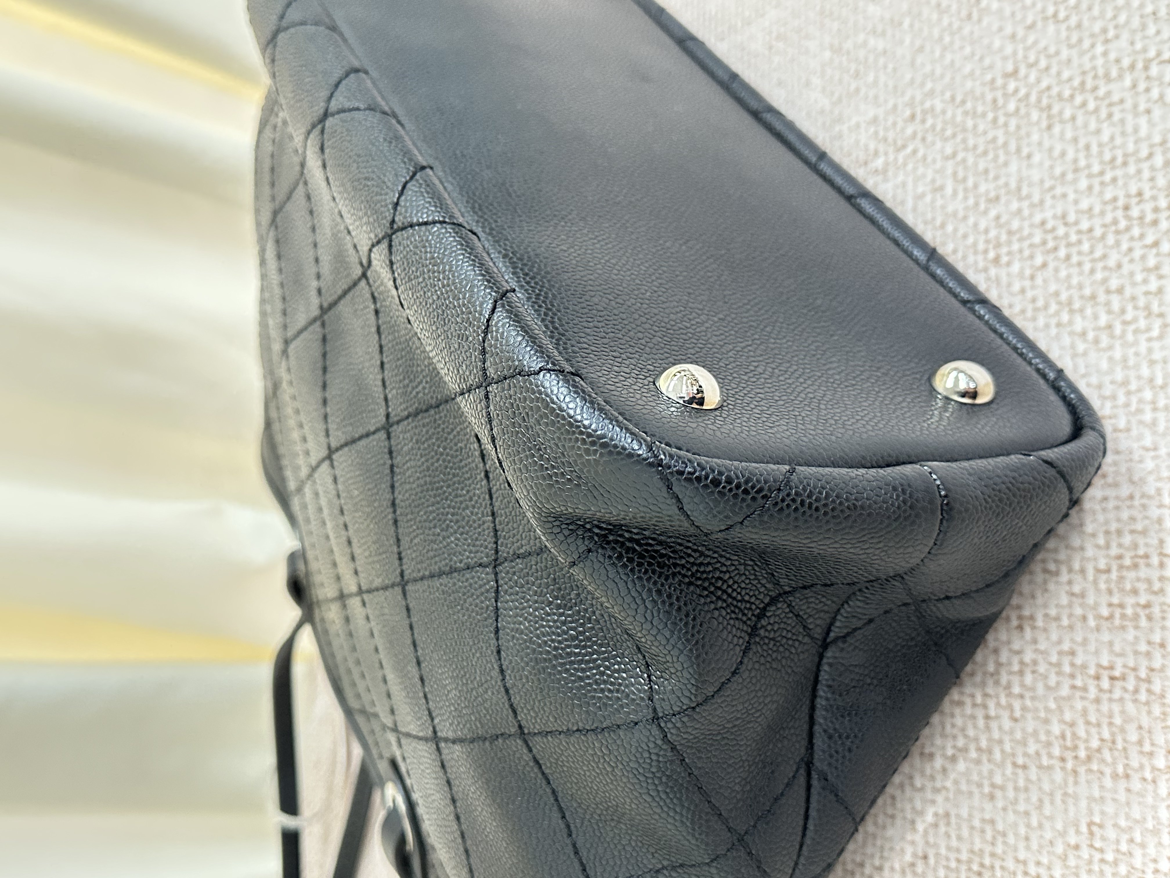 Pre-owned Chanel Caviar Quilted Fever Tote/ Product Code: 26040213