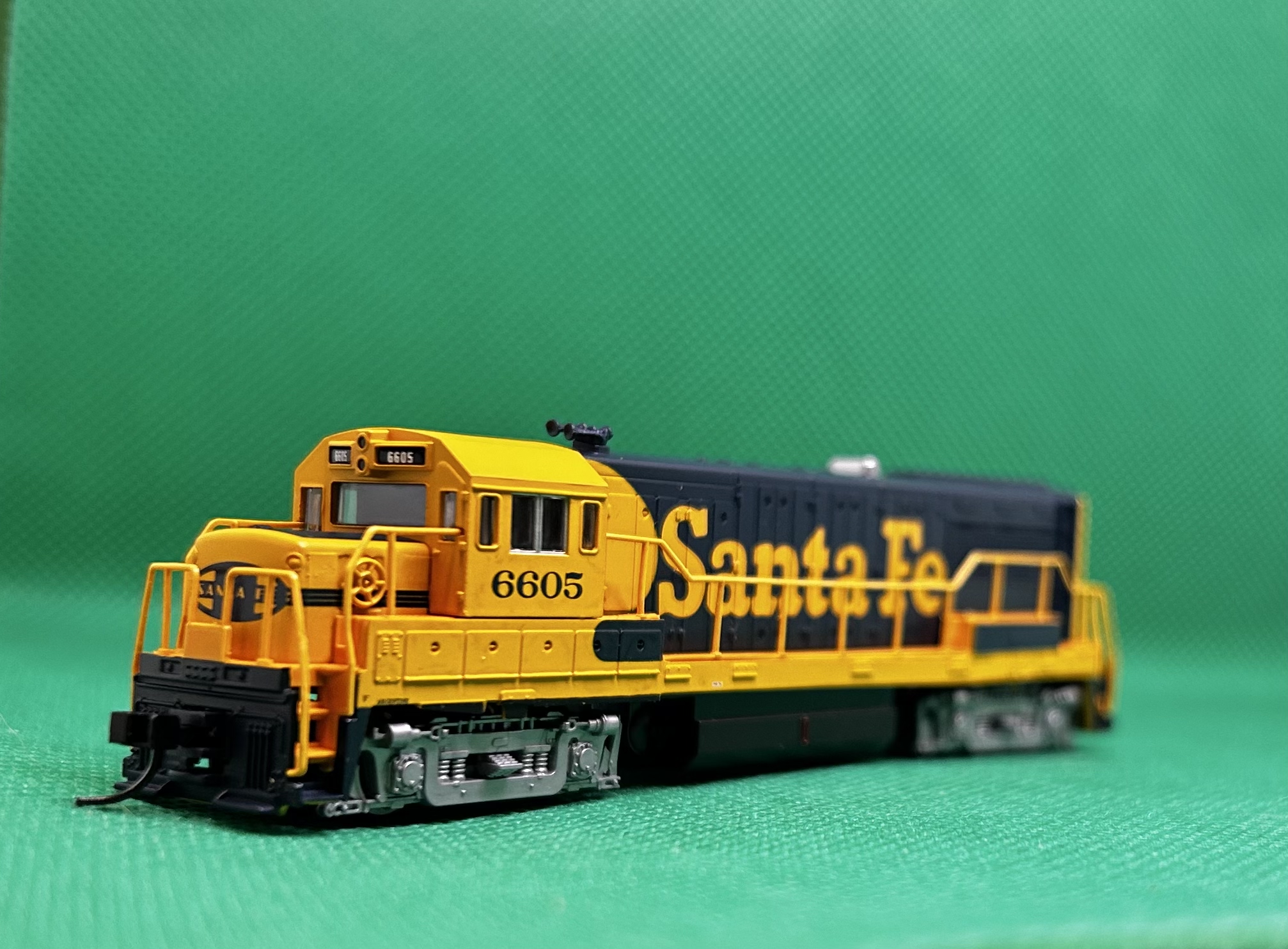 Atlas N' USA diesellok U25B PH.2A Santa Fe #6605 NEW IN THE BOX DCC Digital