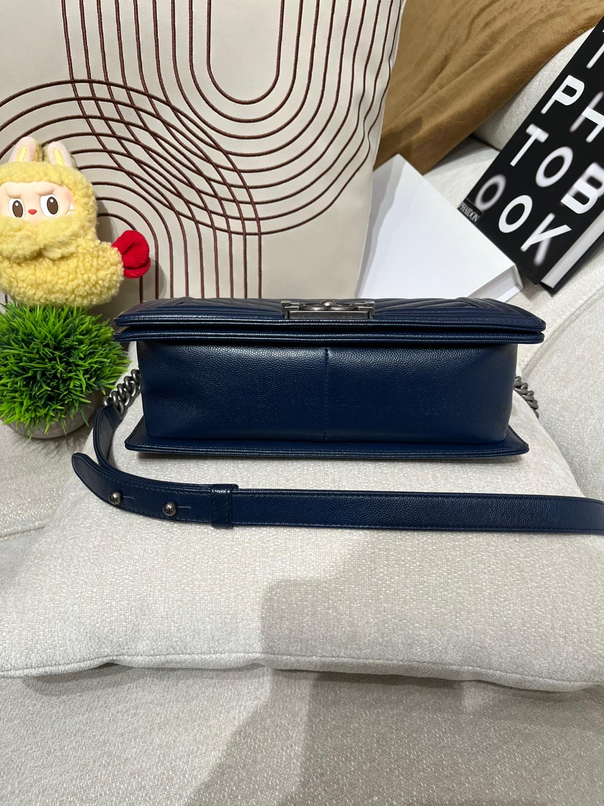 Chanel Boy 25cm 荔枝牛皮V紋復古銀扣 100%Authentic, 98%New ✅26Card✅Dust bag