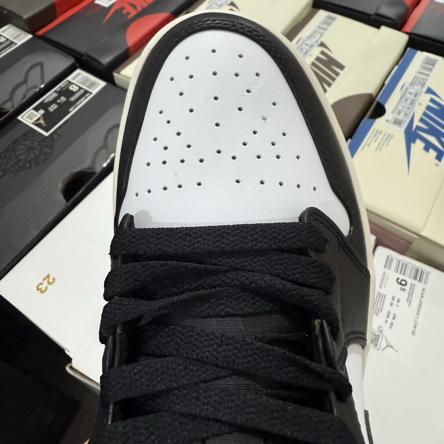 Nike Air Jordan 1 Low 553558-092