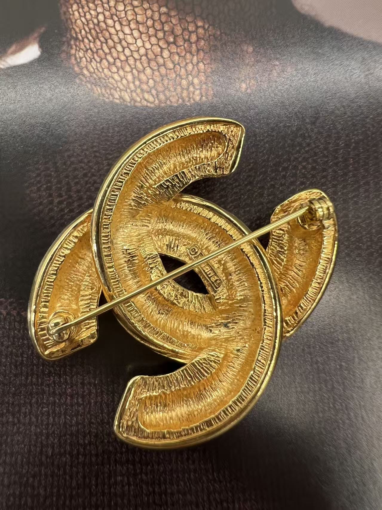 Chanel CC Logo Gold Brooch