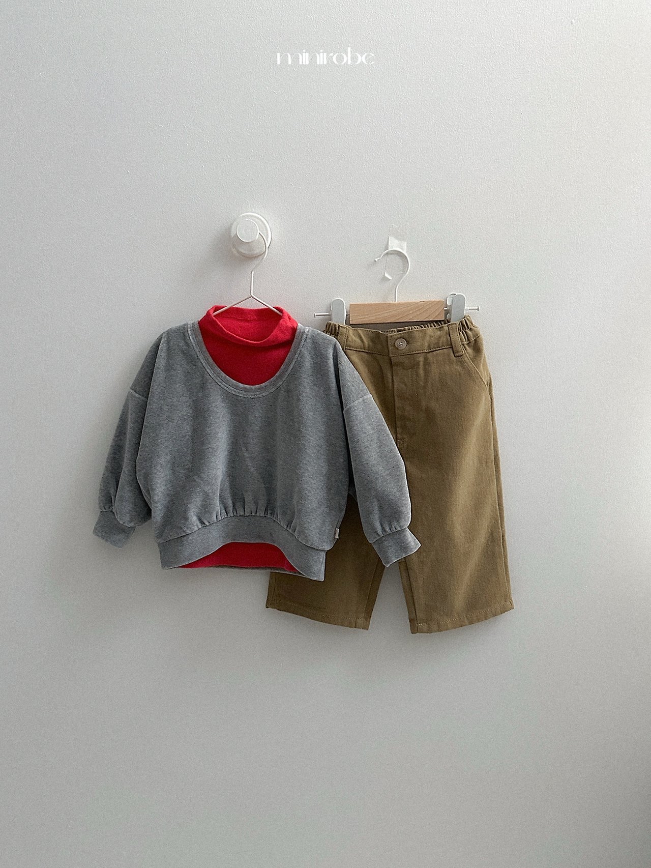 Mnirobe | Velour U-Neck Sweatshirt