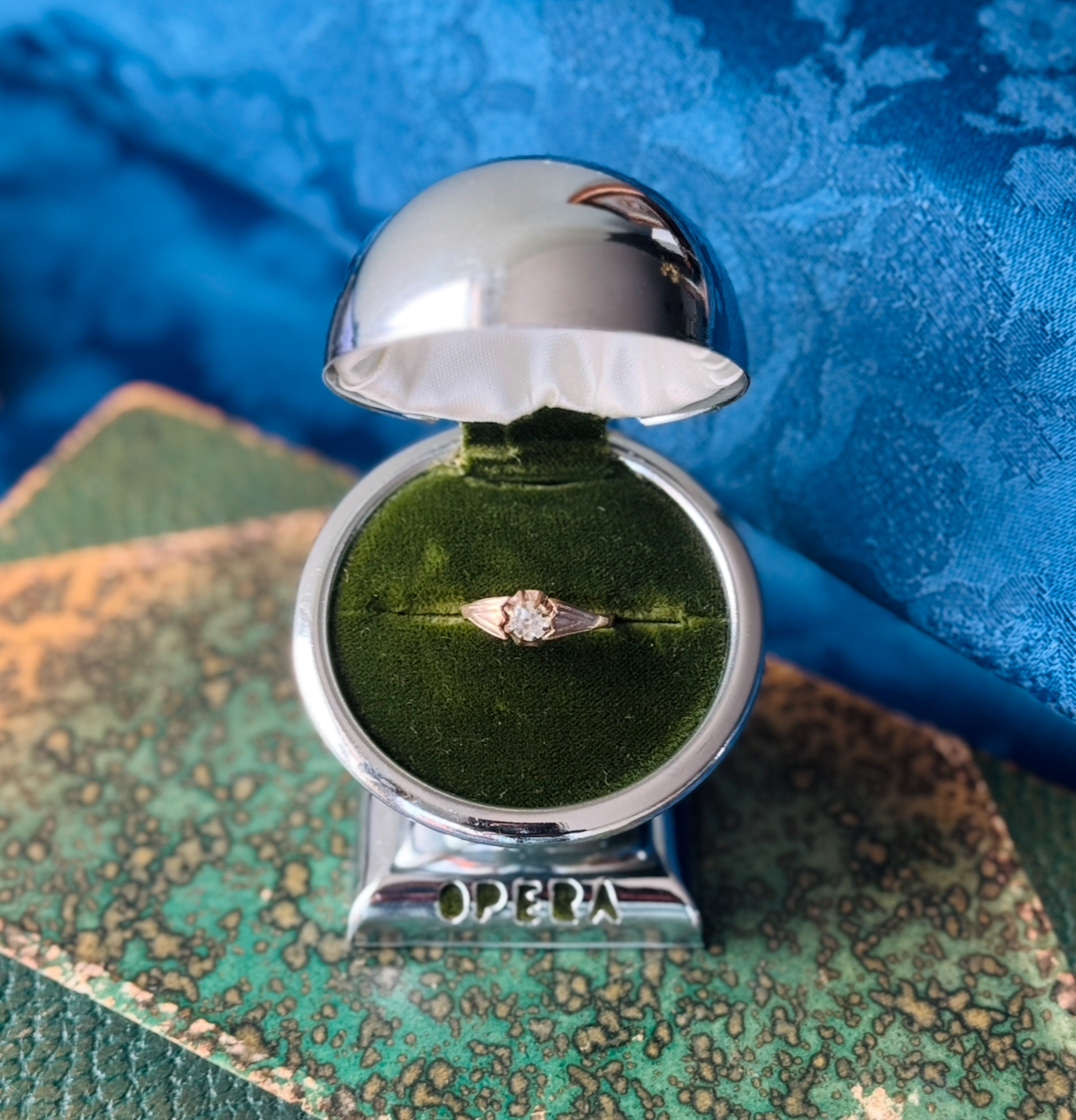 RARE! Highly Collectible Vintage C.a. 1950 OPERA Globe Shaped Silver Tone Ring Box (MT2281)