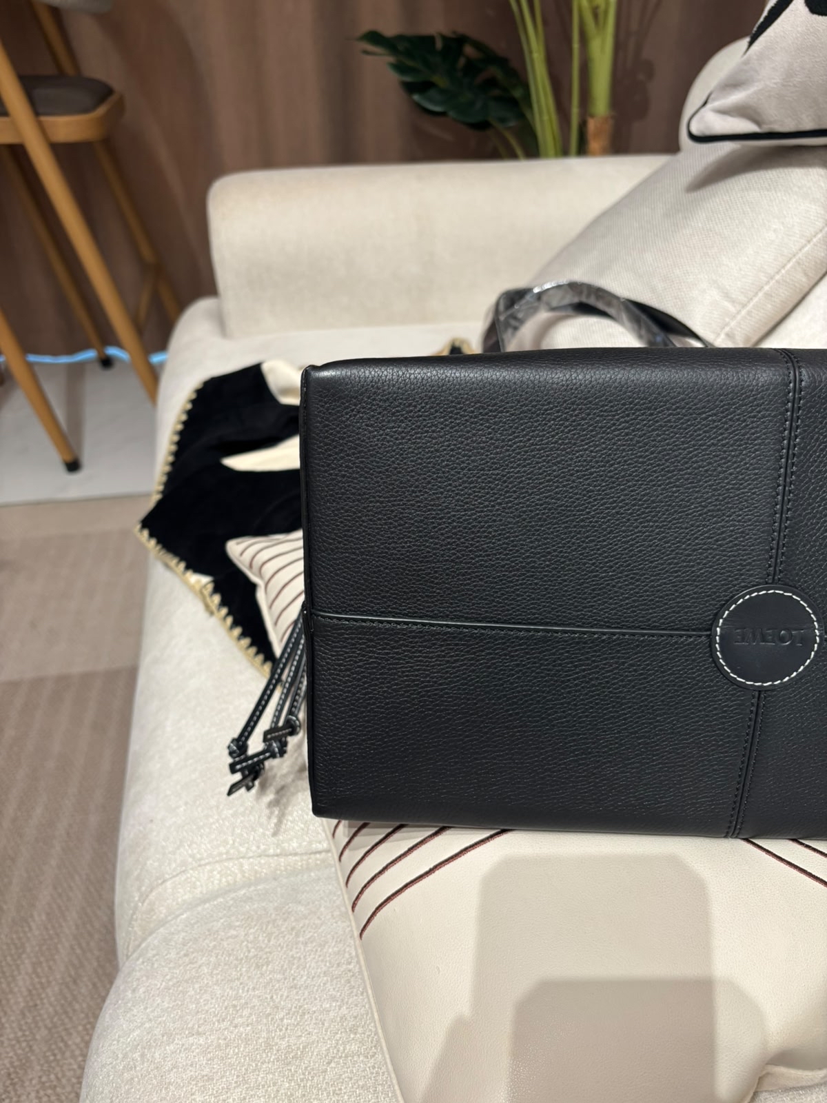 Loewe Cushion Tote Bag Black Calfskin 100%Authentic, 98%New ✅Dust bag