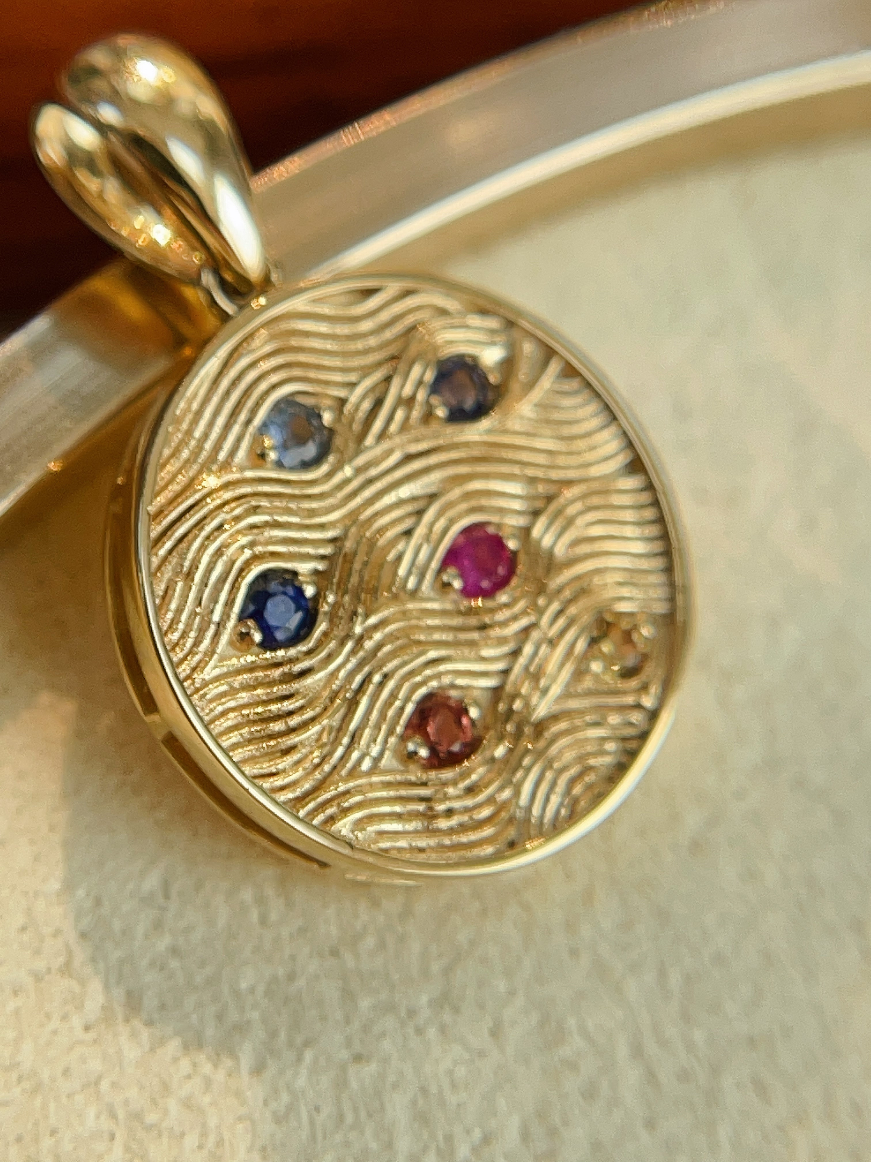 Ocean Wave Multi-Sapphire Gold Disc Pendant N031270