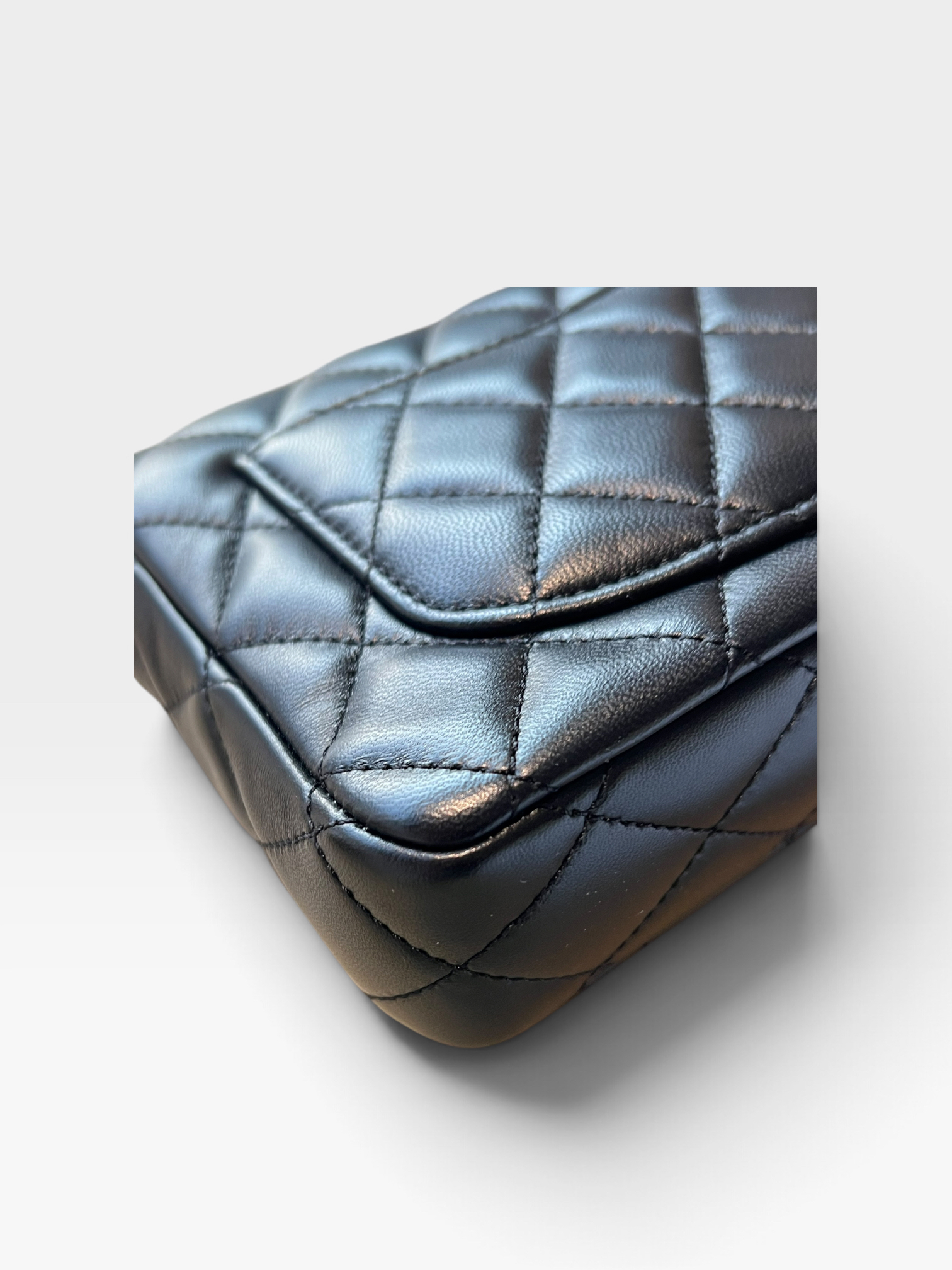 Pre-Owned CHANEL Mini Square Flap Bag with Pearl Detail / Product Code: B60361