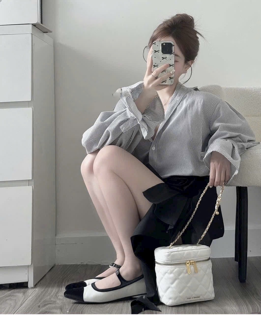 条纹衬衫搭配高腰裤裙两件套