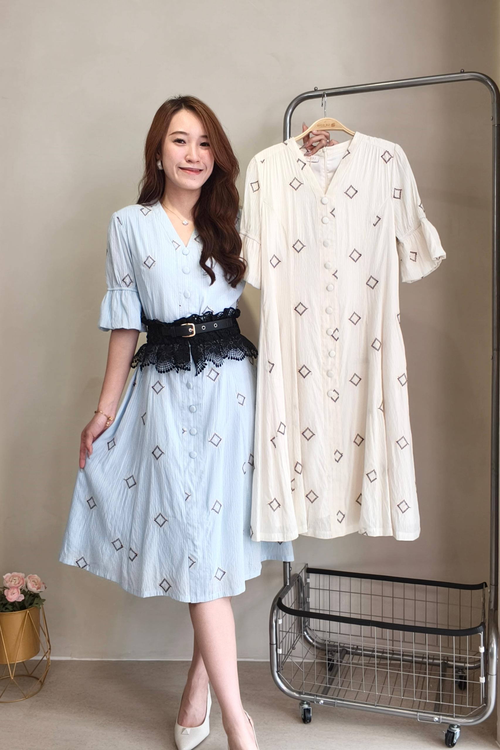 210576 Celeste Diamond Print Midi Dress