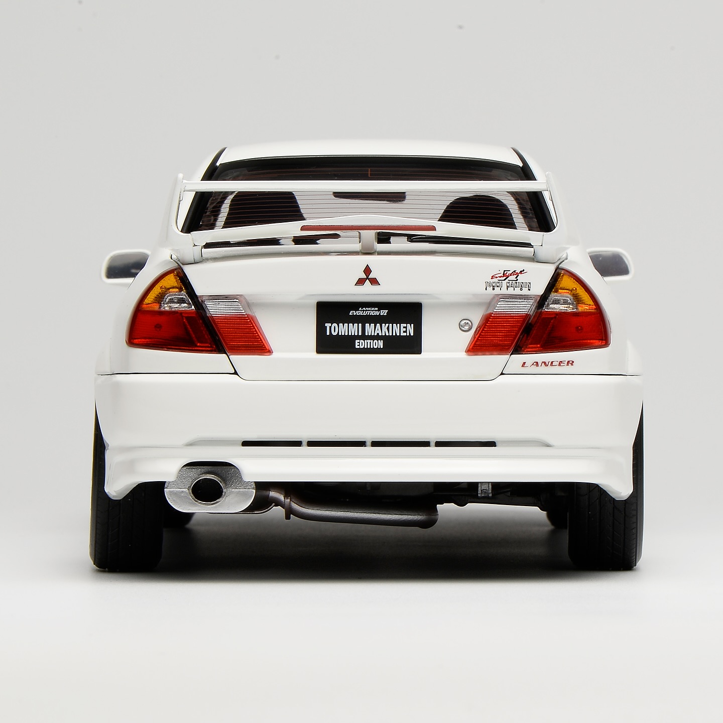 *READY STOCK MOTORHELIX 1/18 Mitsubishi Lancer Evolution VI Diecast Model *Scotia White 
