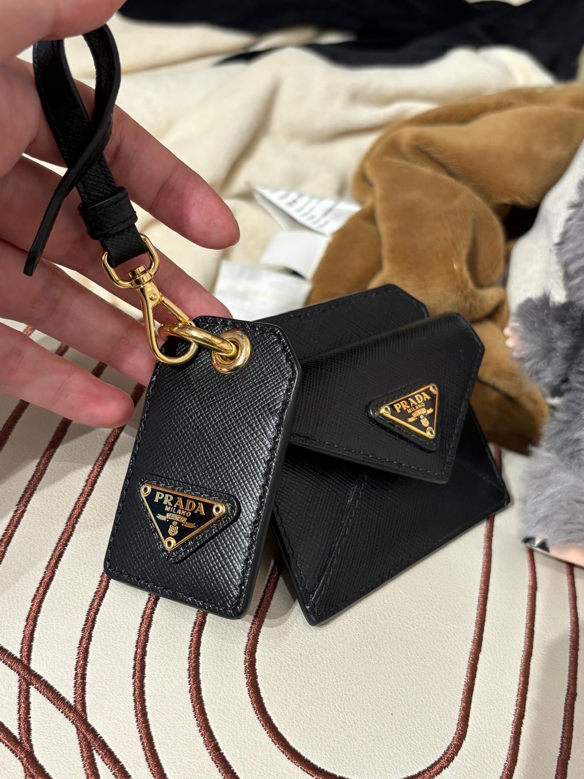 Prada card holder Saffiano Leather 卡片套鎖匙扣 100%Authentic, 98%new