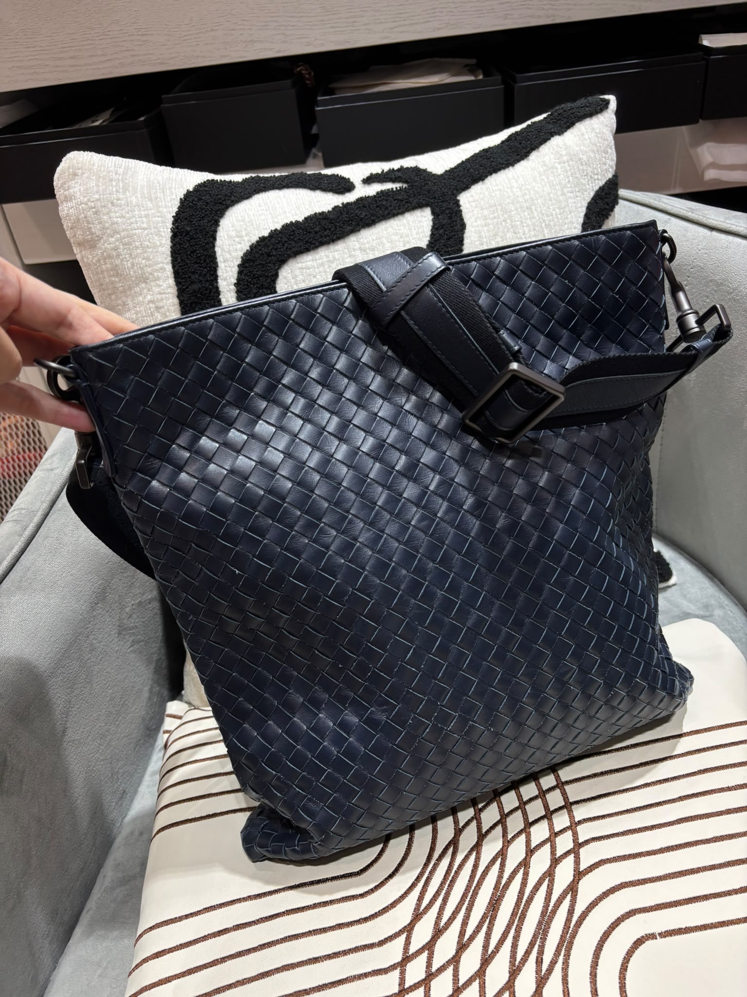 Bottega Veneta BV Intrecciato shoulder bag Navy 100%Authentic, 95%New 