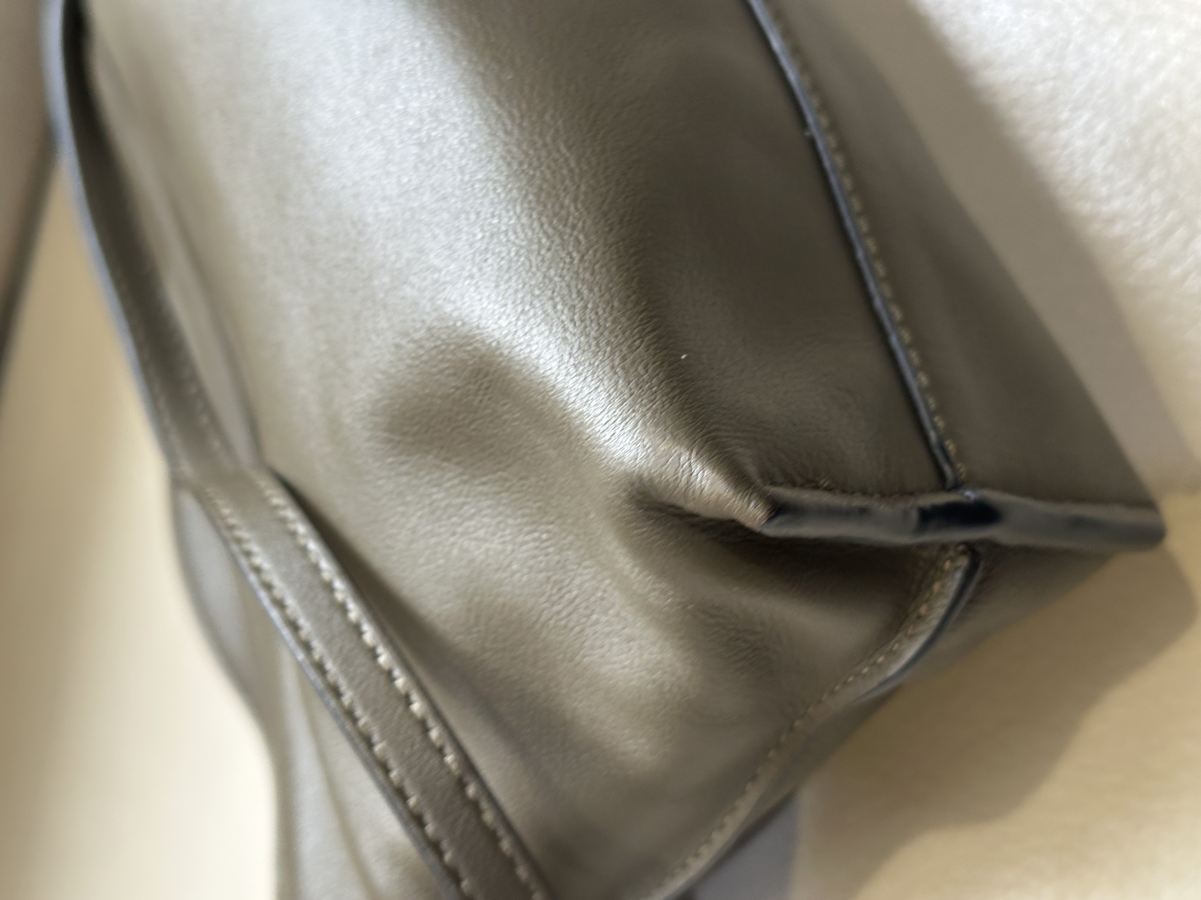 Pre-owned LOEWE Leather Flamenco Bag / Product Code: 26040515