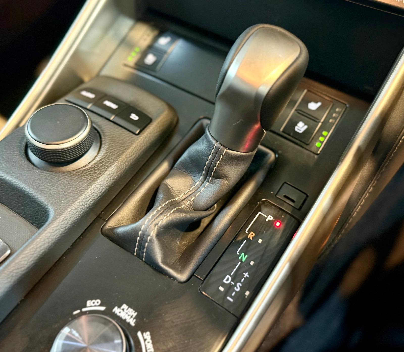 Lexus IS300H Hybrid 2013