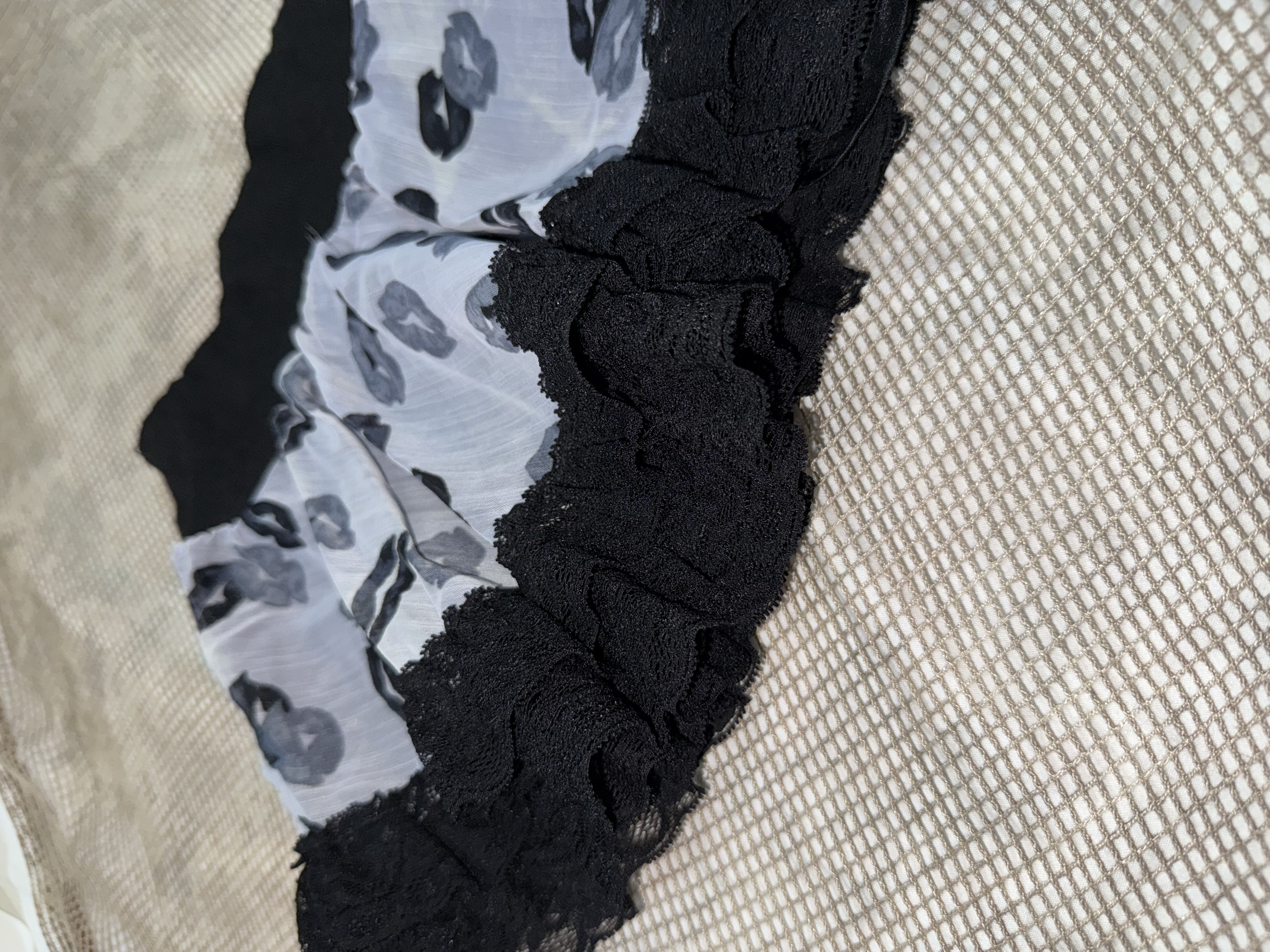 Charming Lip Print Miniskirt