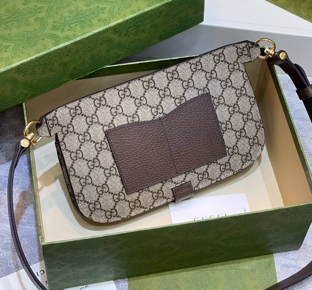 🔥 𝐆𝐮𝐜𝐜𝐢 𝐁𝐥𝐨𝐧𝐝𝐢𝐞胸包 # ▪️型号：718154 ▪️尺寸：24*4*5cm G互扣新款，太好看了叭😍腰包➕胸包斜挎！包型也是hin时髦复古，经典现代风.全钢五金➕原厂皮质感份很足❗️容量满足日常，拉链隔层则展现灵活百搭的现代风格。此单品可高腰或低腰佩戴，扭转式搭扣，肩带可调节！