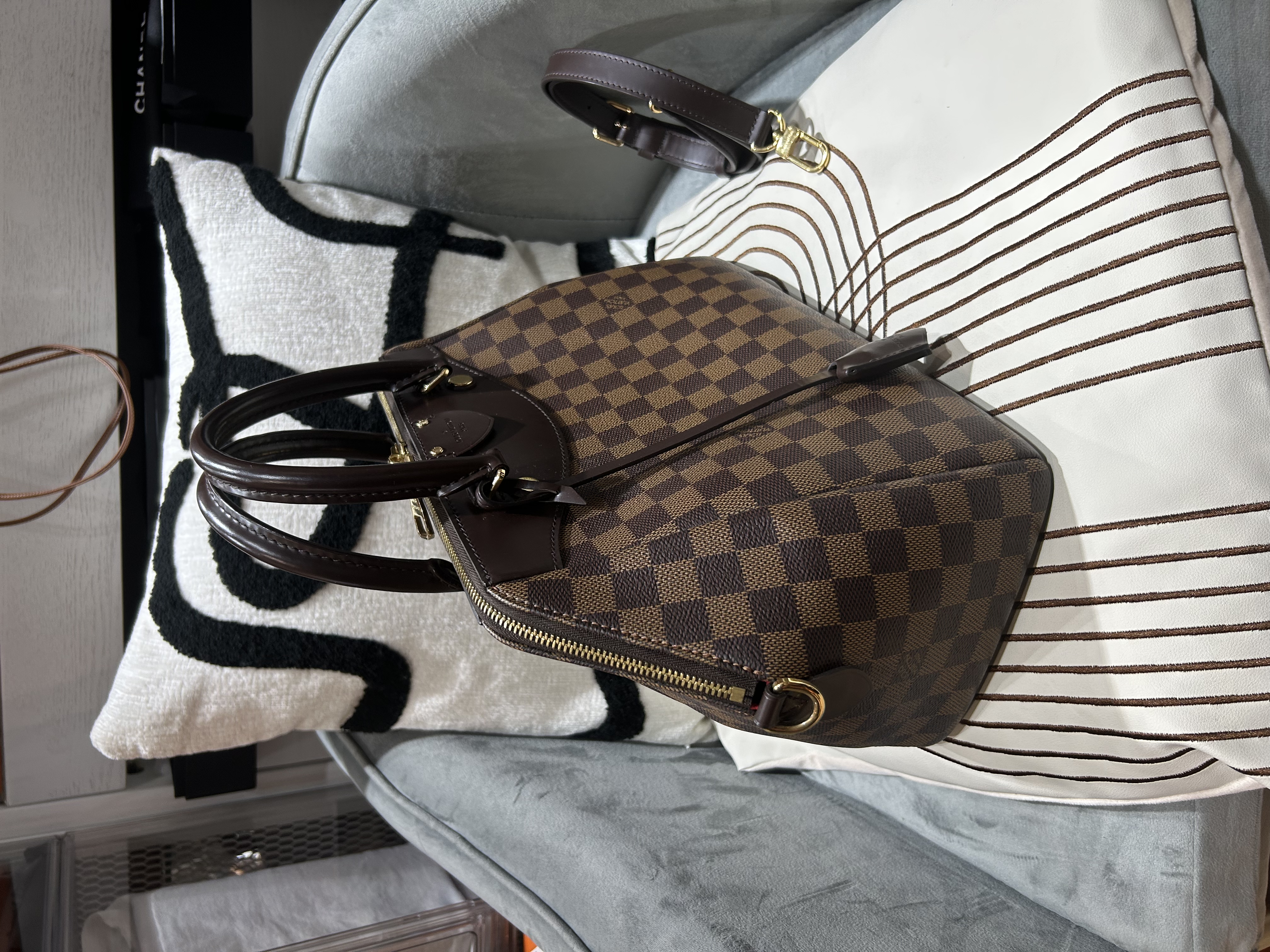 LV Mews Damier Ebene 2 Way Bag 100% Authentic , 98%New✅Key Lock✅Dust bag
