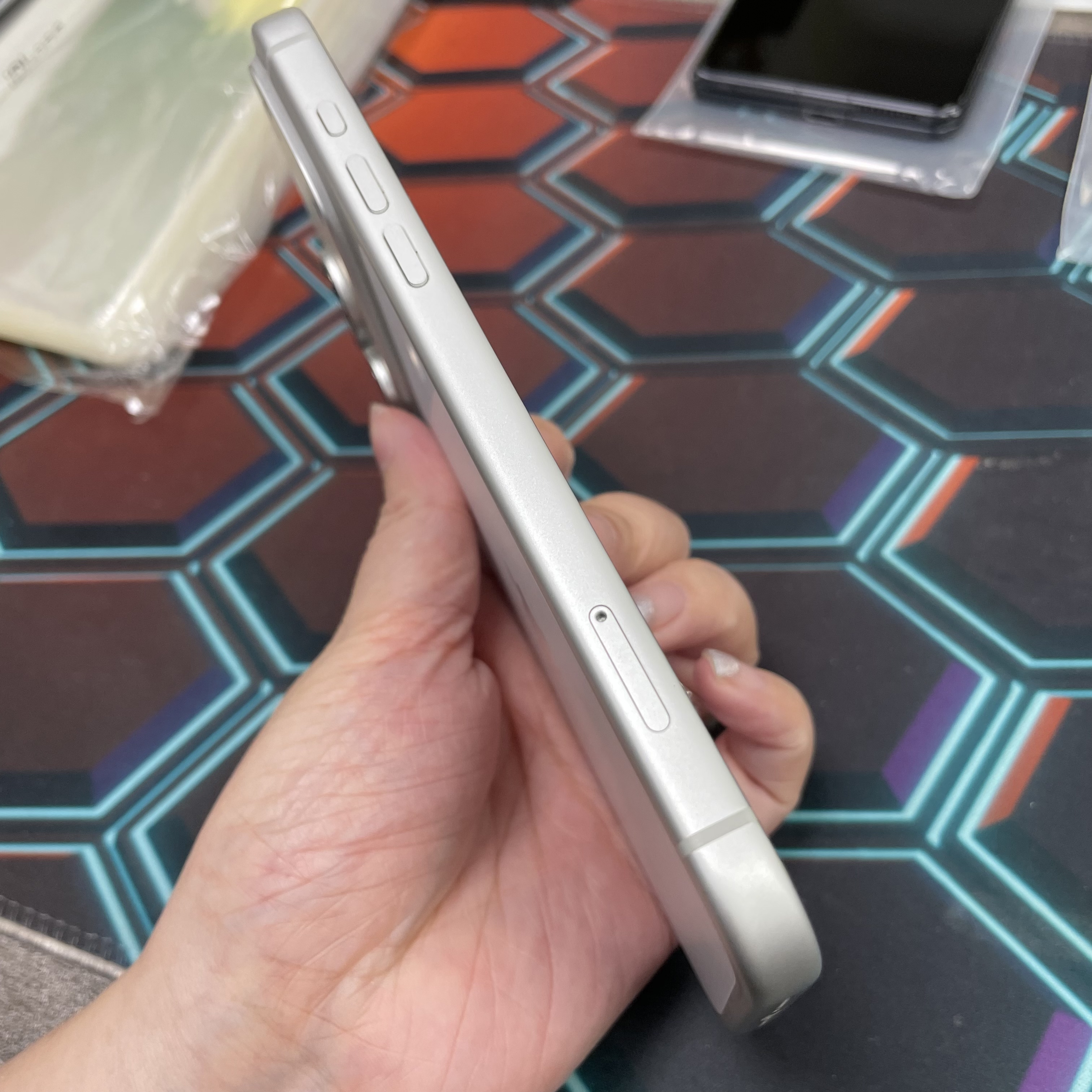 *8041 17 pro max 完美機 1TB 電95 銀色 sliver